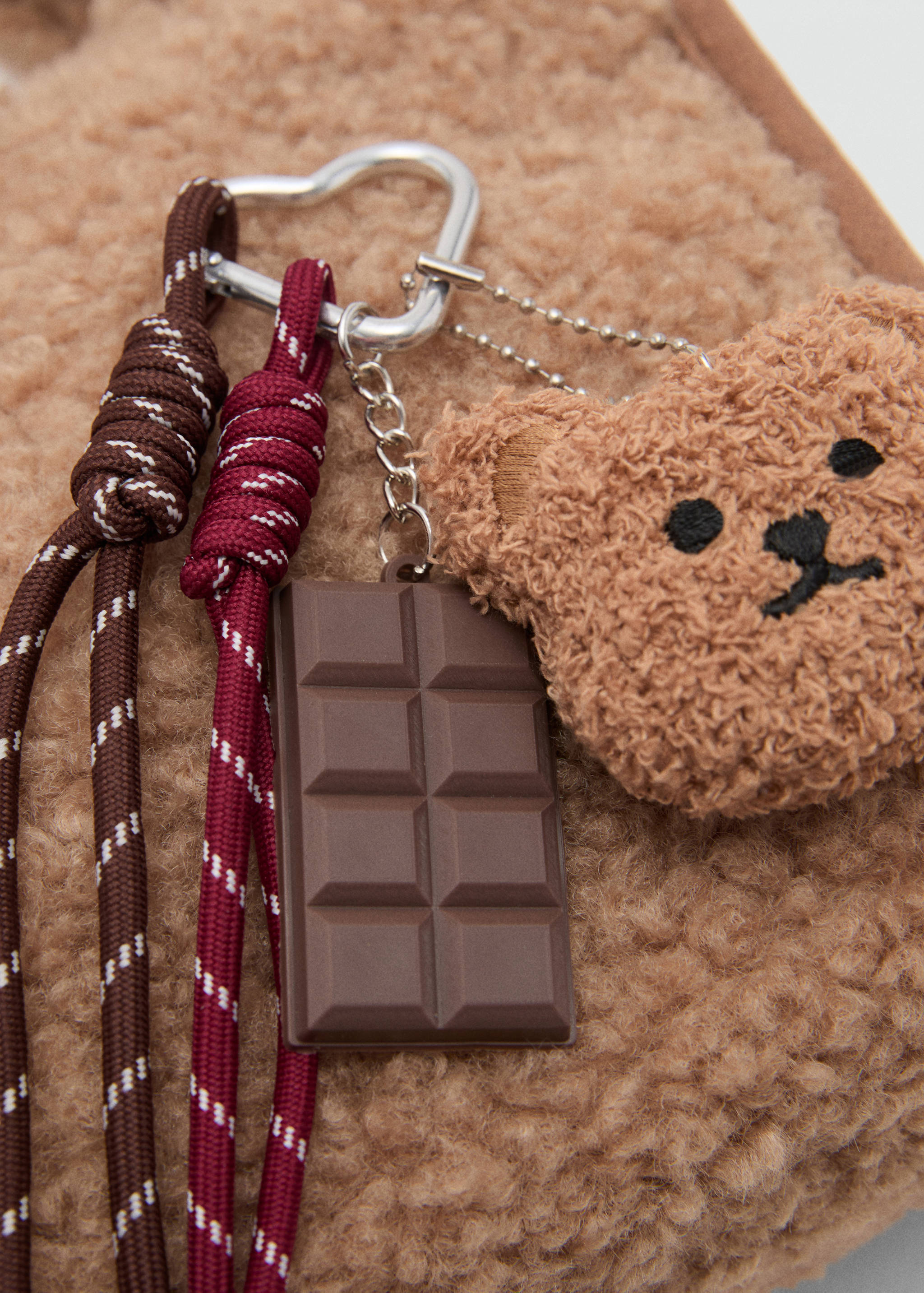 Shearling-effect bucket bag - Details of the article 1