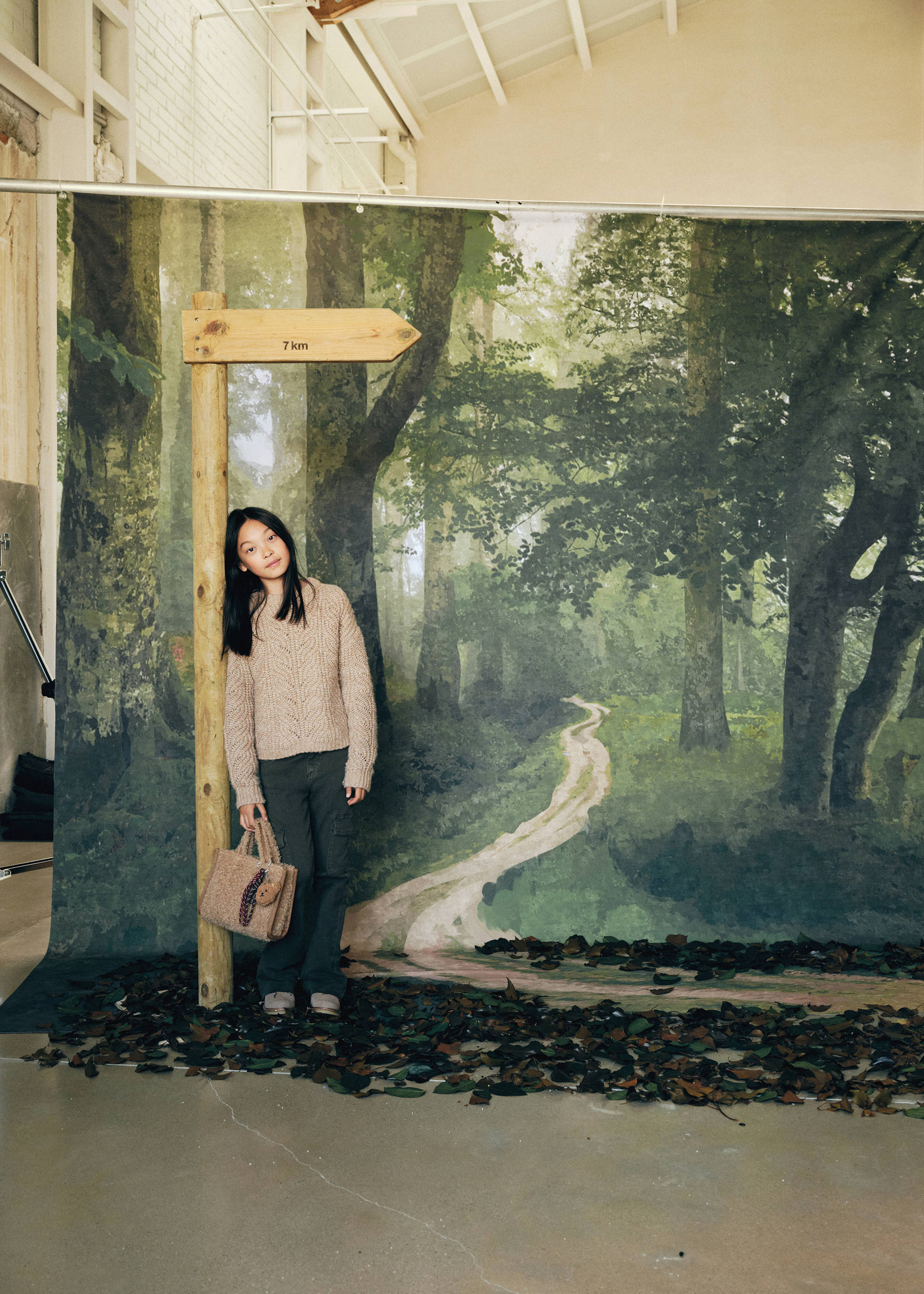 Shearling-effect bucket bag - Details of the article 6