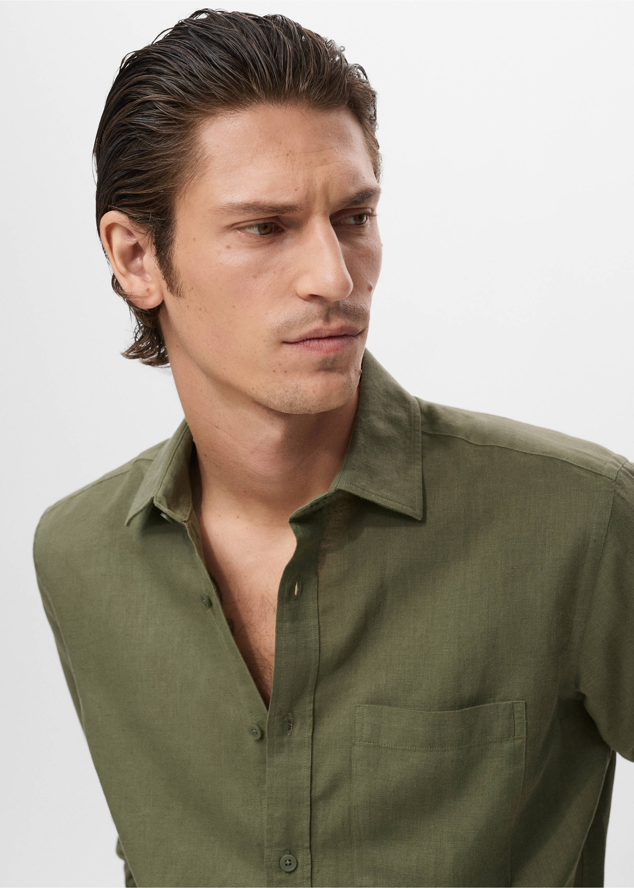 Pocket linen shirt - Details of the article 2, Dark Green. Ref: 17016743-00.