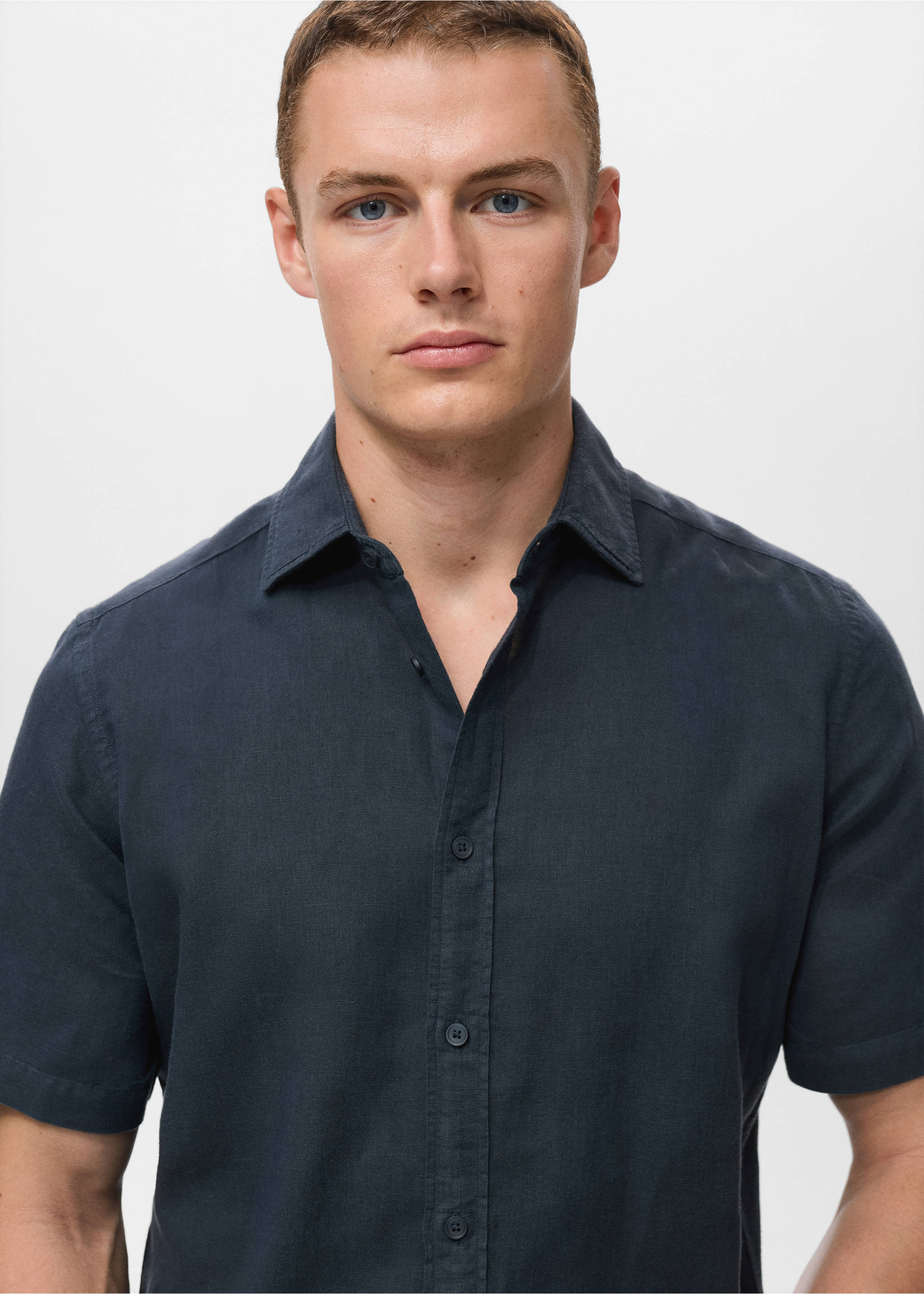 Short sleeve linen-blend shirt - Details of the article 1, Navy. Ref: 17016744-00.