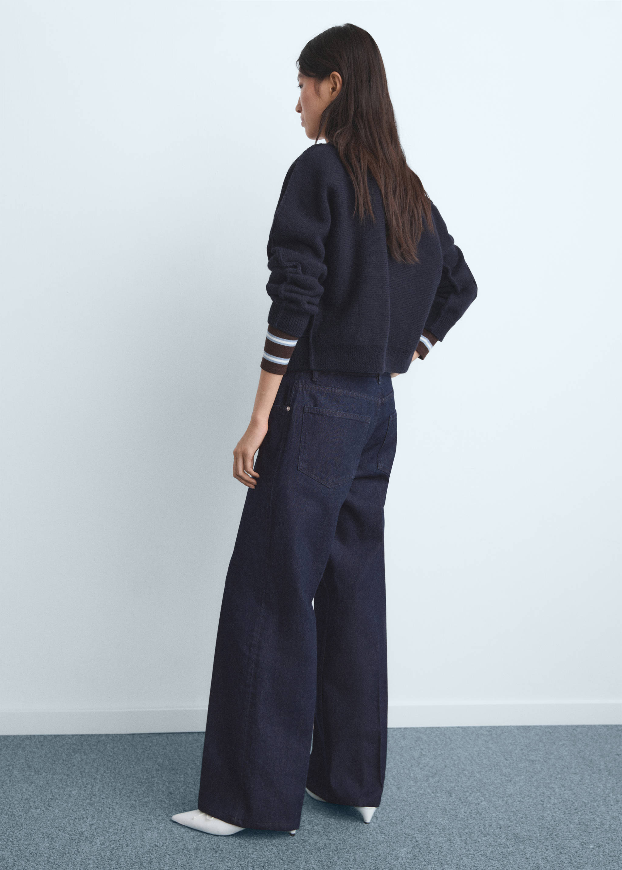 Jeans med raka ben och knappar - Artikelns baksida