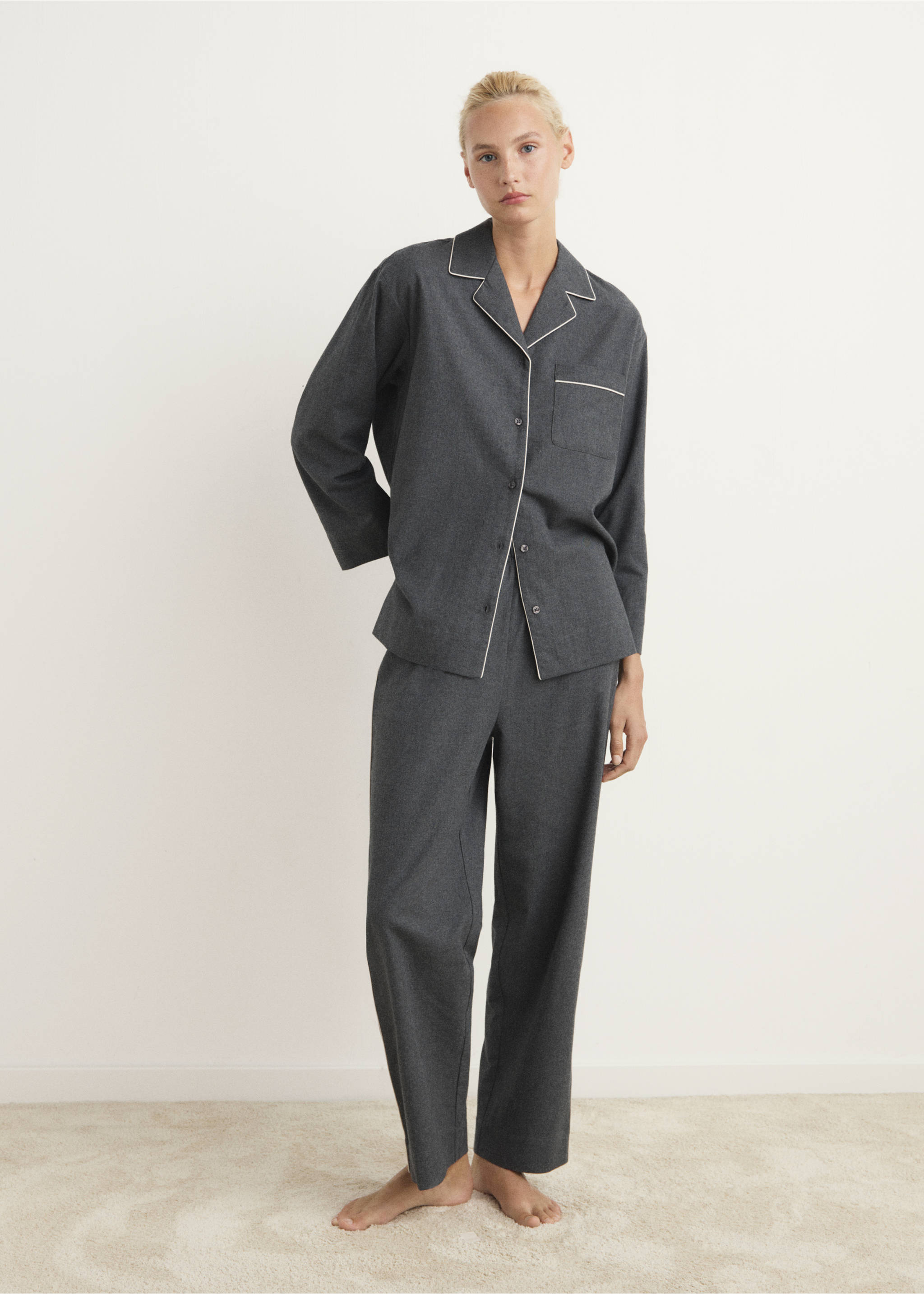 Pantalon en flanelle de coton avec passepoil contrasté - Plan général, Gris anthracite. Ref: 17017130-00.