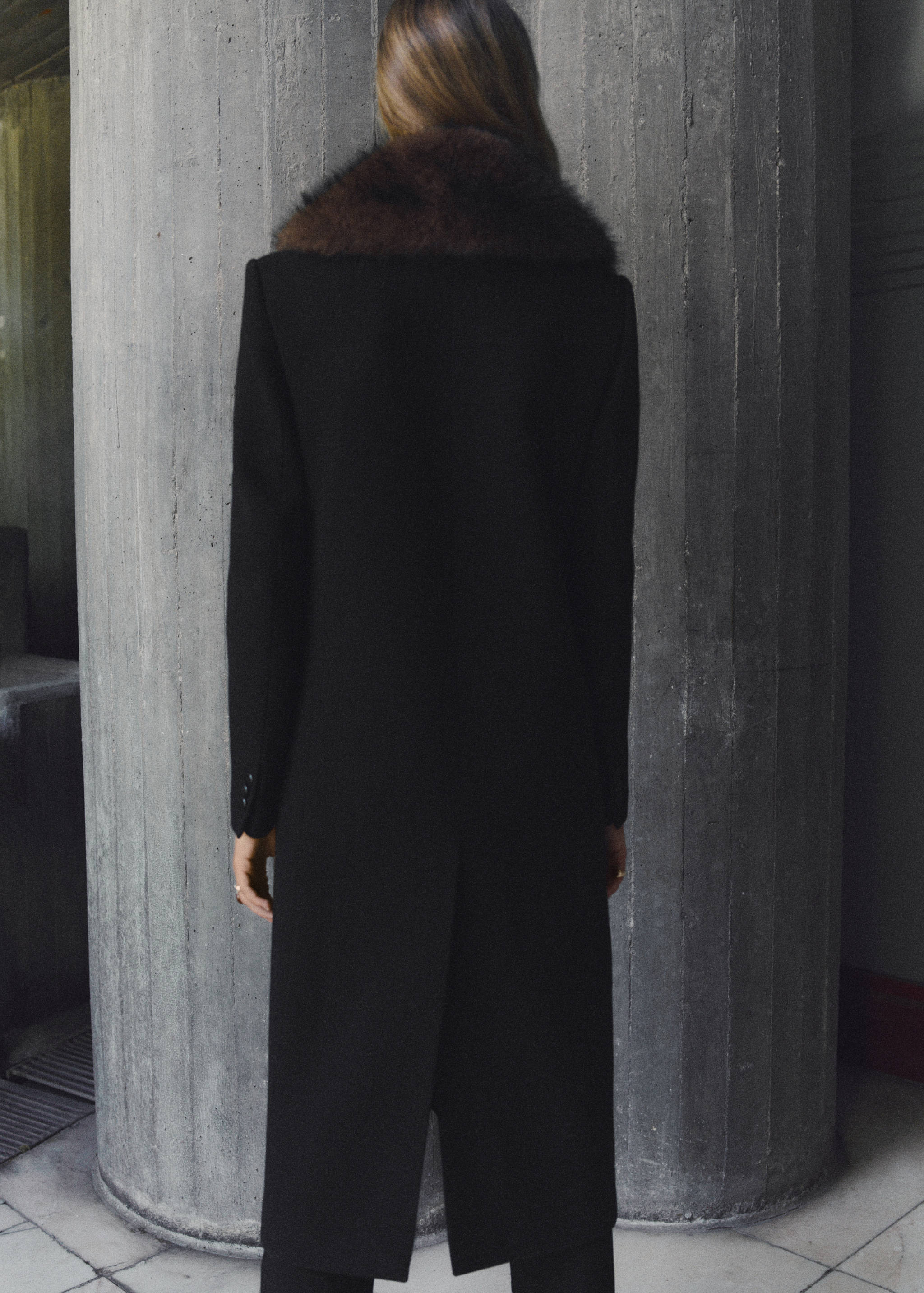 Manteau laine col imitation fourrure - Verso de l’article