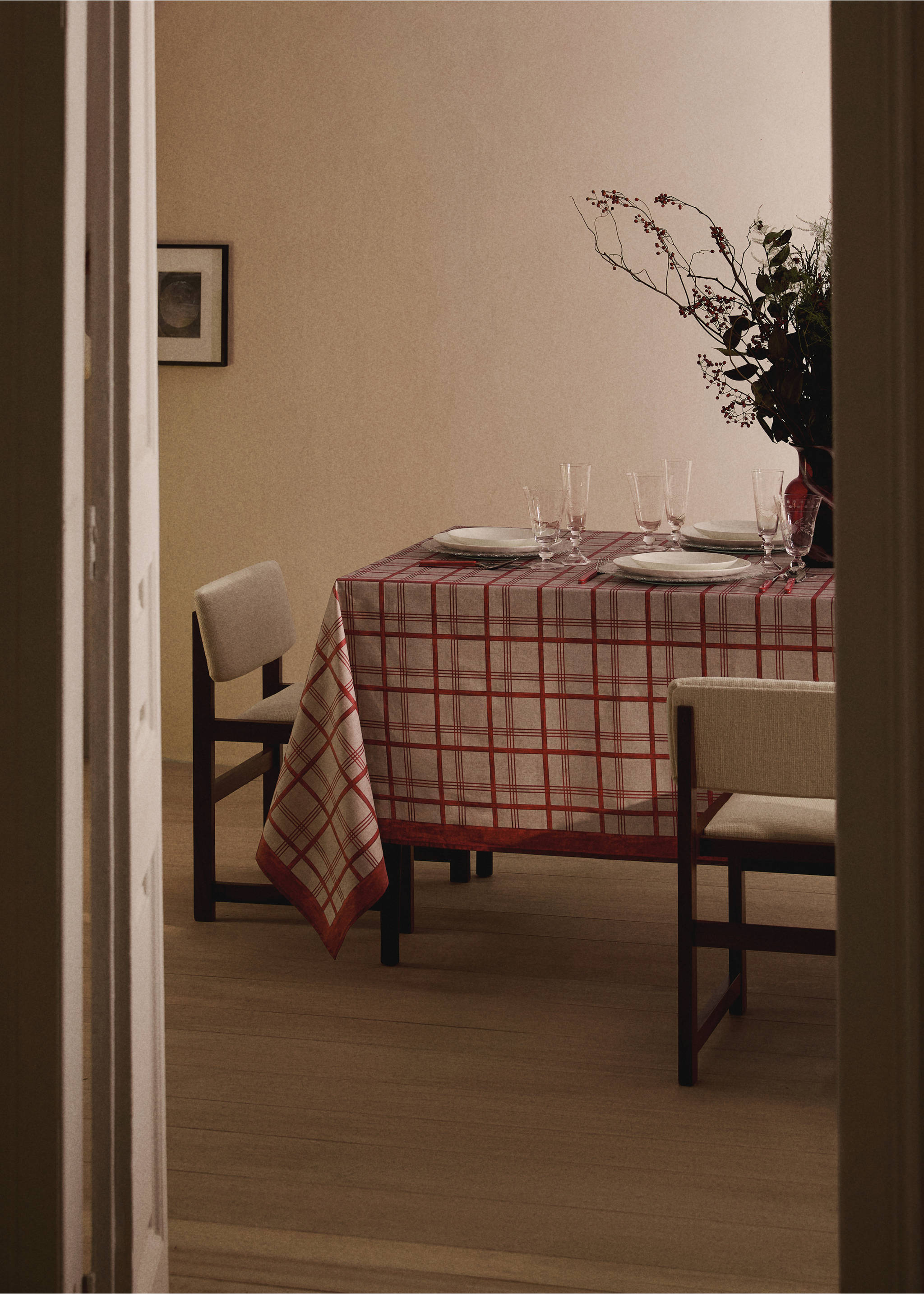 Resin-coated striped tablecloth for 2 to 4 guests - General plane, Red. Ref: 17017804-00.