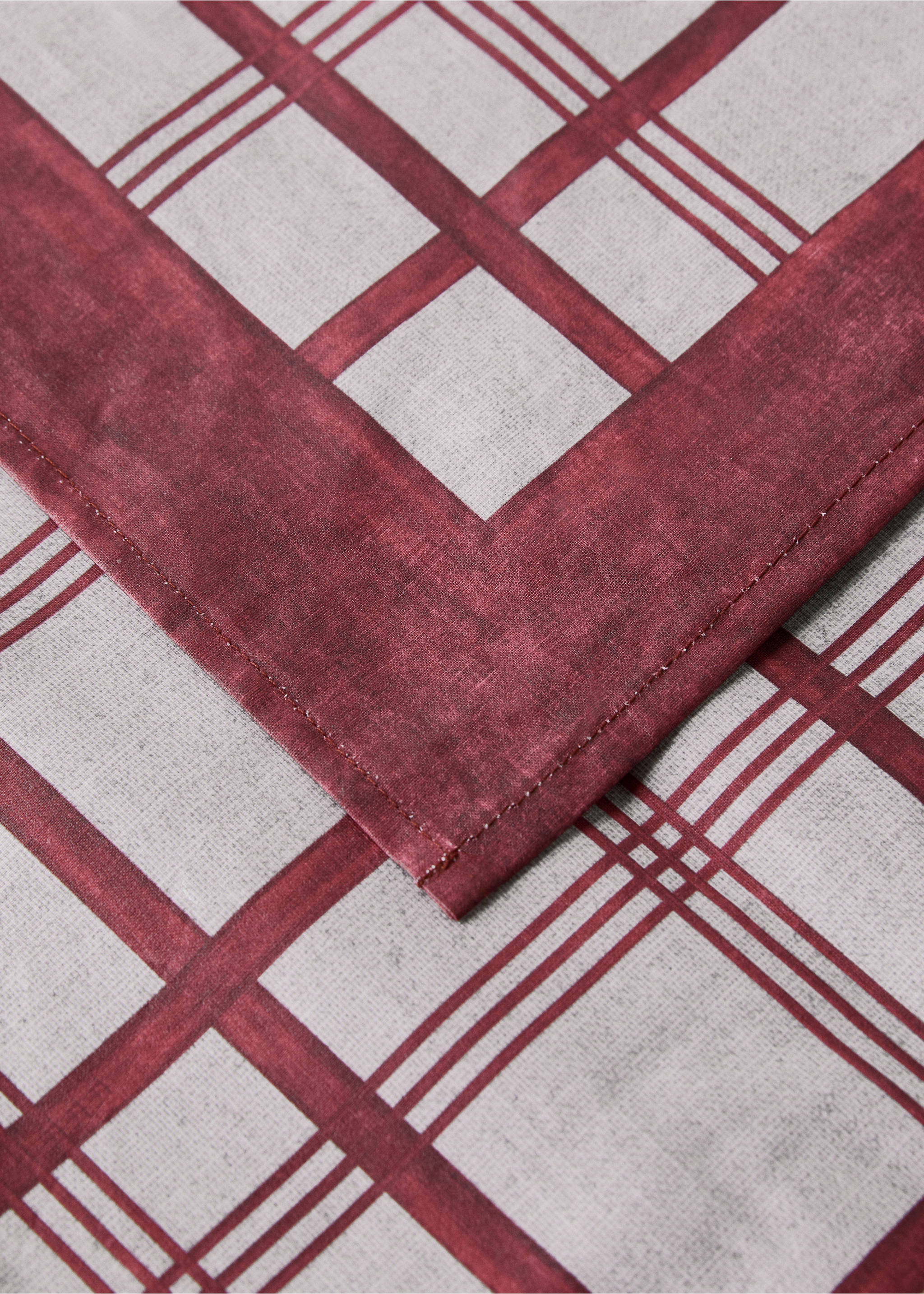 Resin-coated striped tablecloth for 2 to 4 guests - Details of the article 1, Red. Ref: 17017804-00.