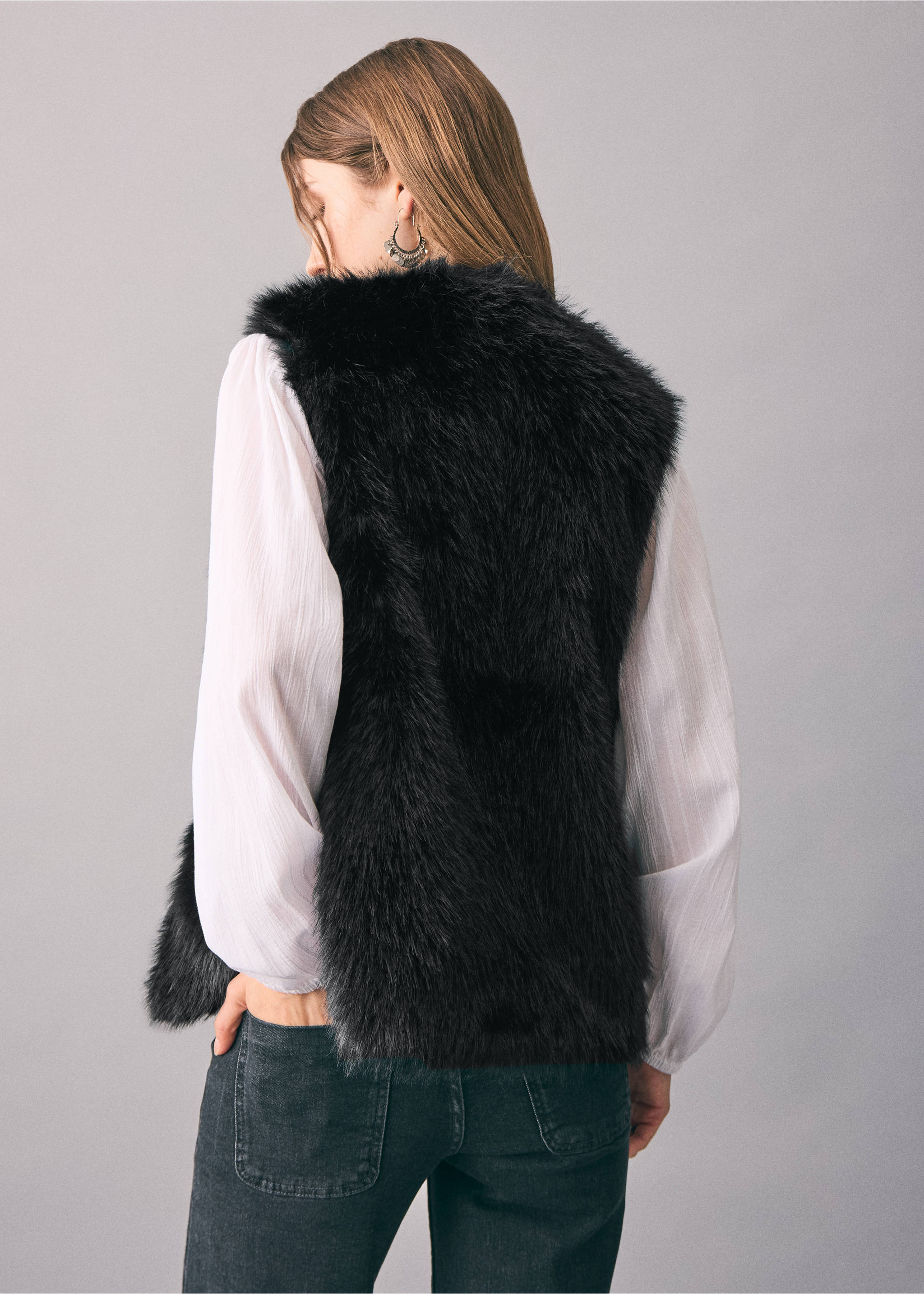 Fur-effect cape gilet - Reverse of the article, Black. Ref: 17017883-00.
