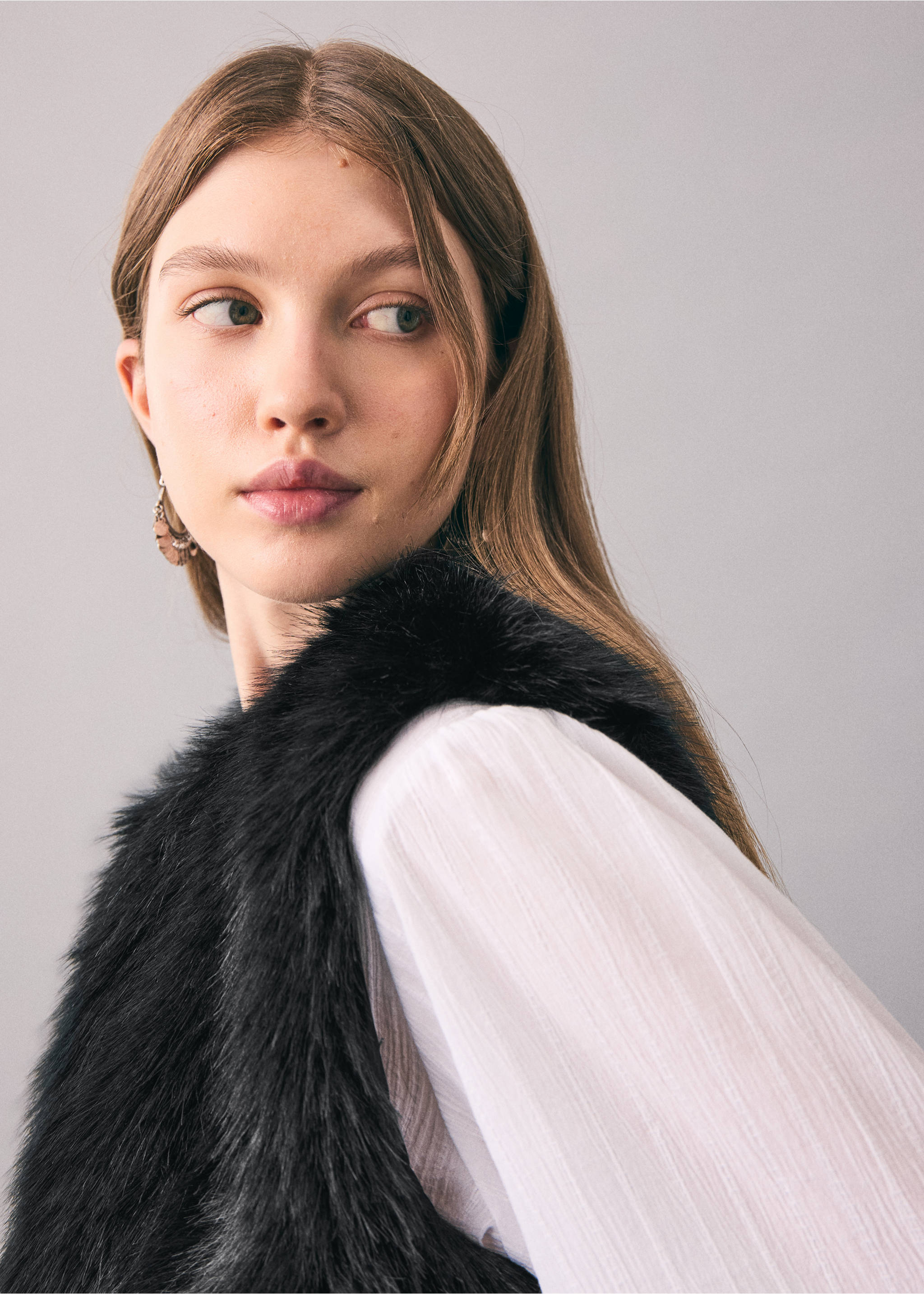 Fur-effect cape gilet - Details of the article 1, Black. Ref: 17017883-00.