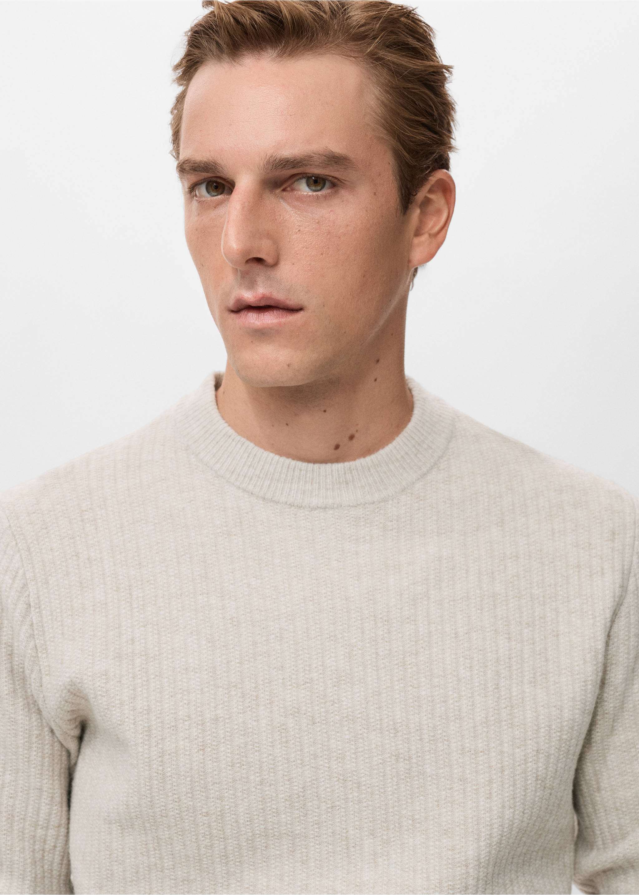Knitted ribbed sweater - Details of the article 1, Ecru. Ref: 17017898-00.