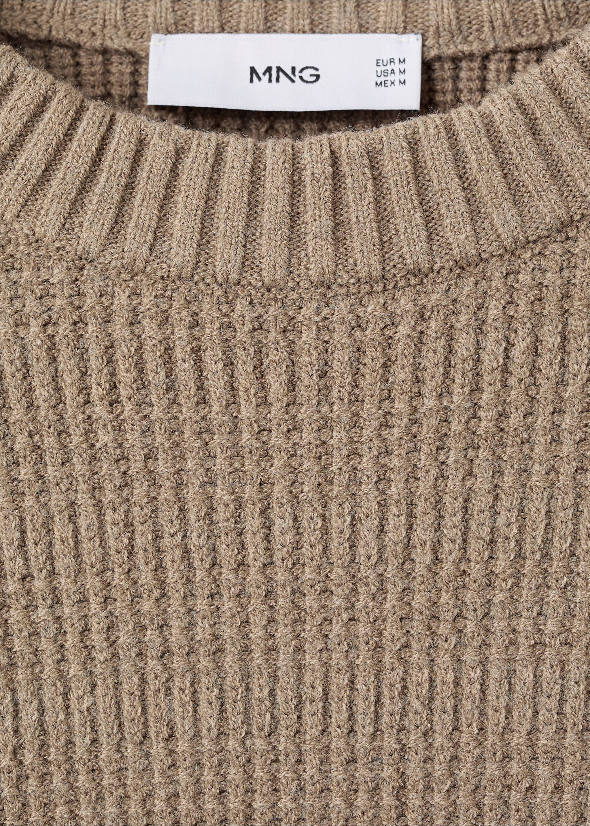 Structured knitted sweater - Details of the article 8, Medium Brown. Ref: 17017902-00.