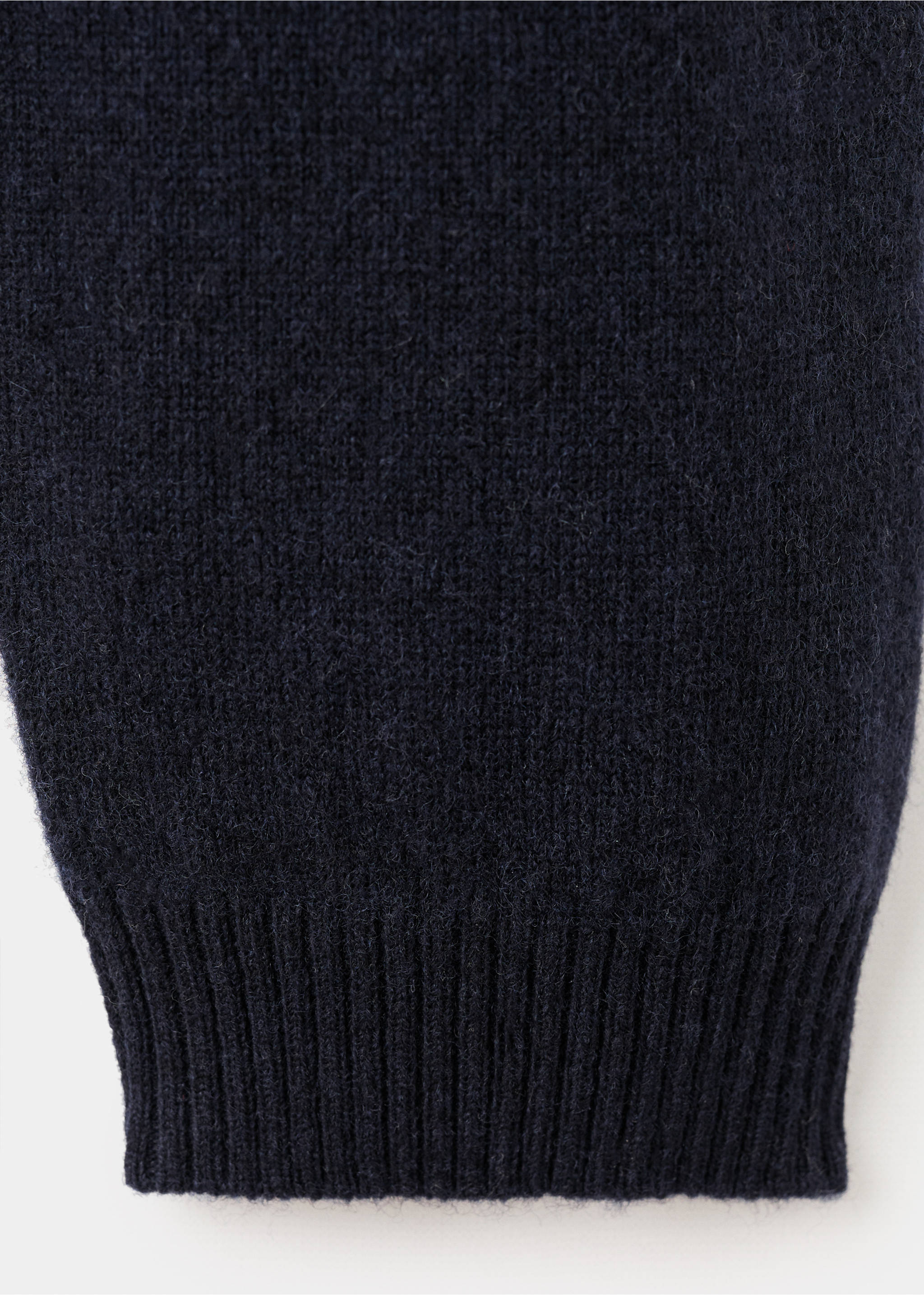 100% extra-fine wool knitted sweater - Details of the article 8, Navy. Ref: 17017905-00.