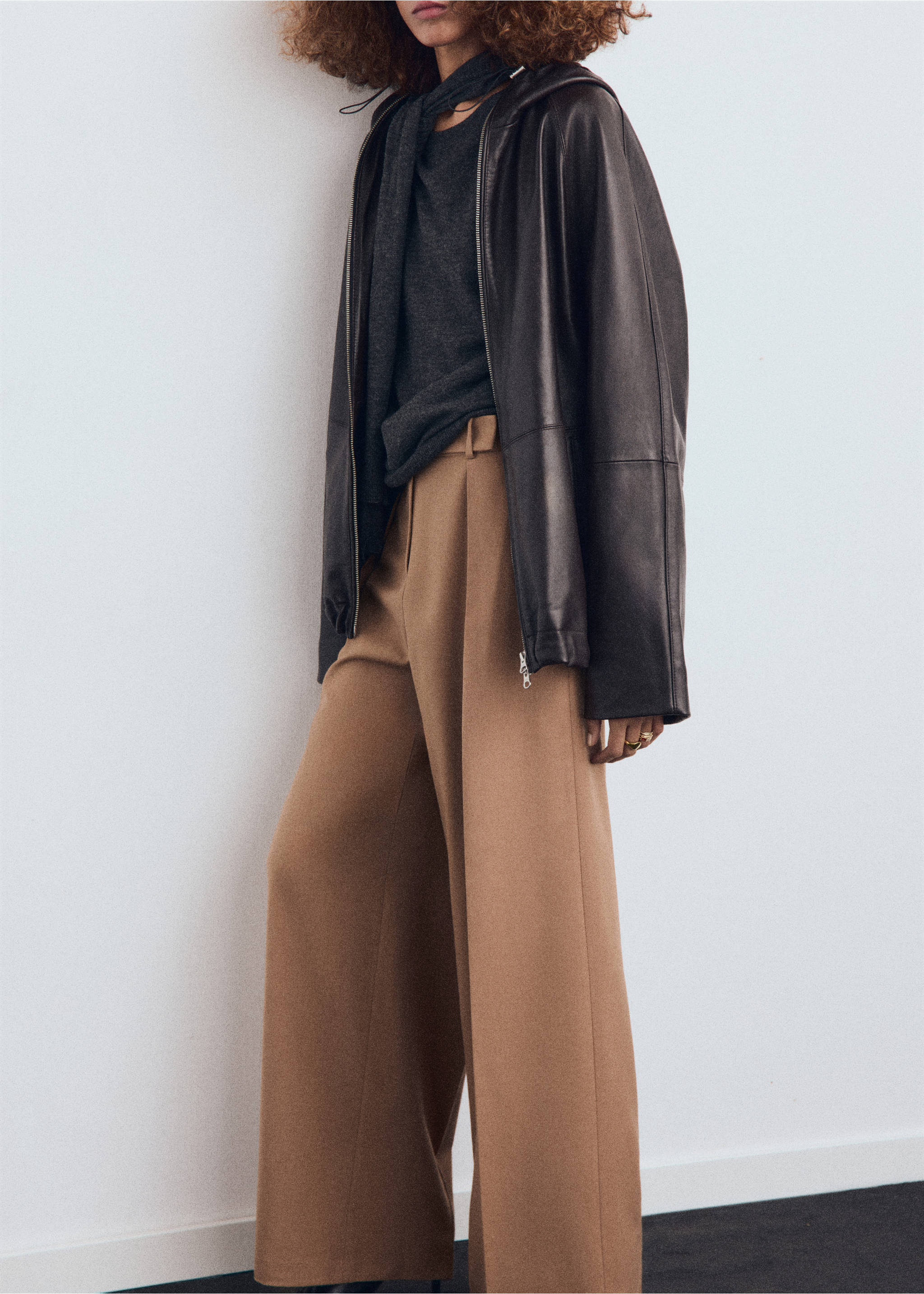 Straight-leg pleated trousers with front fly - Medium plane, Medium Brown. Ref: 17017916-00.