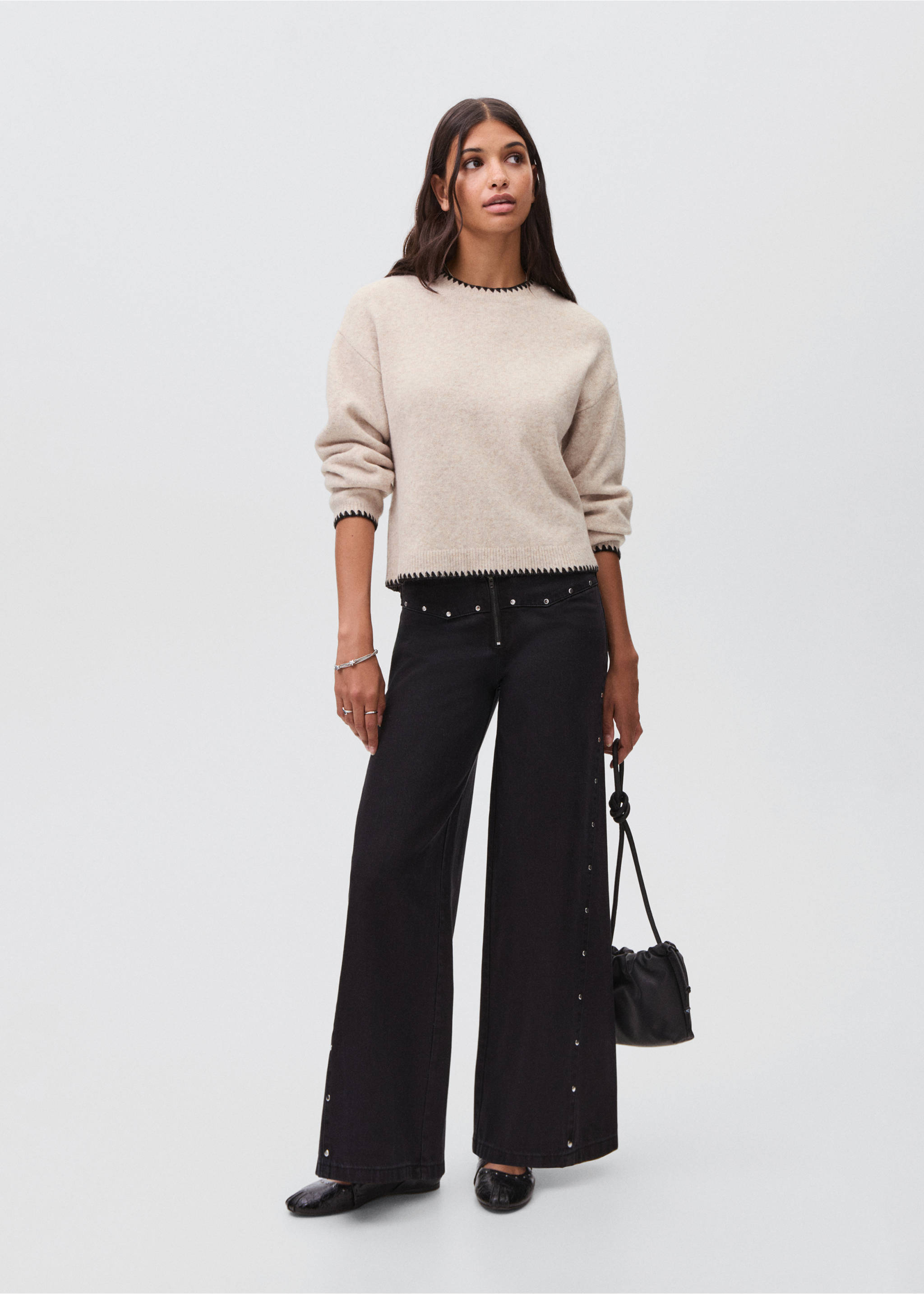 Knit embroidered sweater - General plane, Sand. Ref: 17018268-00.