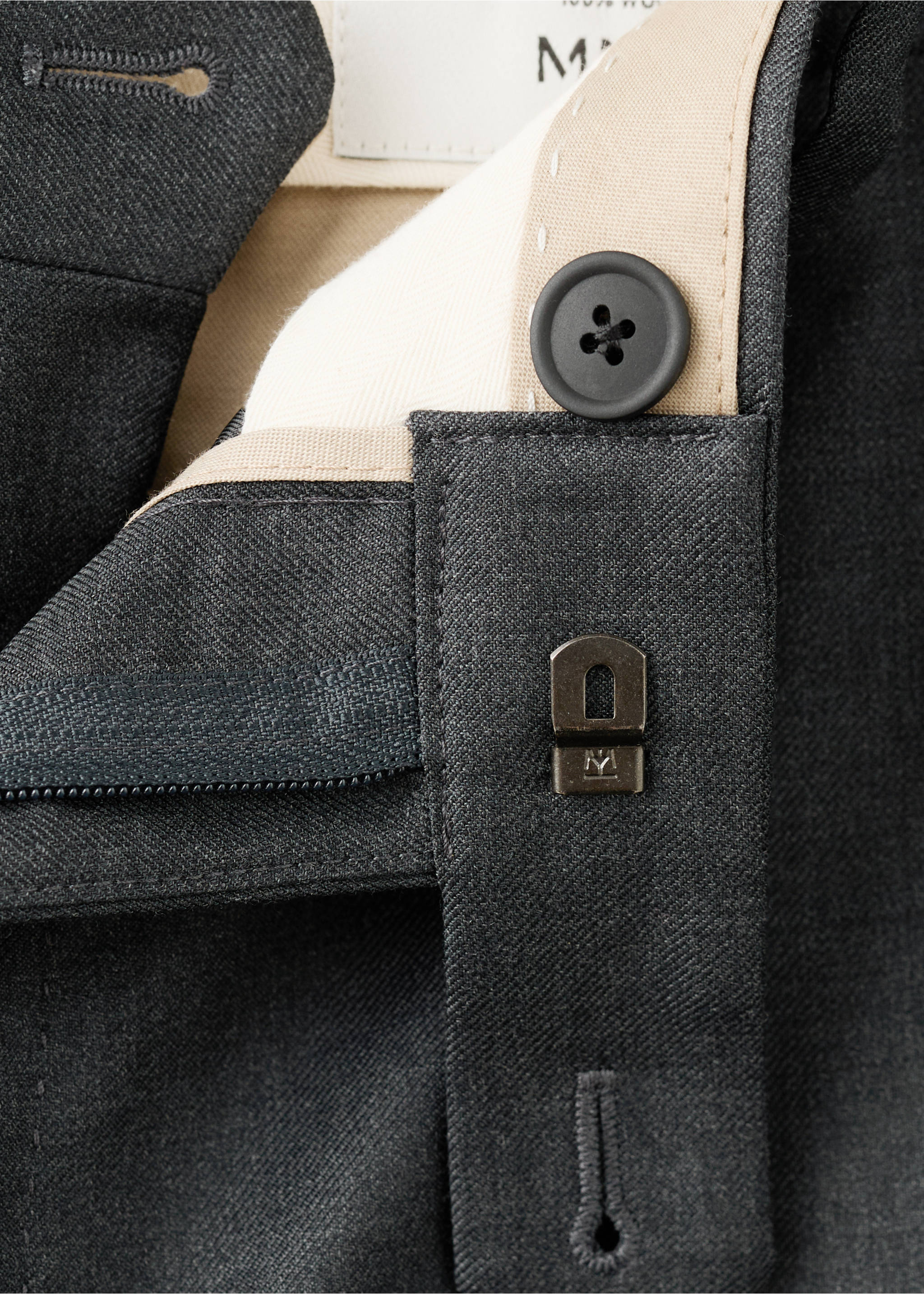 Flanell-Anzughose aus 100 % italienischer Wolle - Detail des Artikels 0, Dunkelgrau meliert. Ref: 17018275-00.