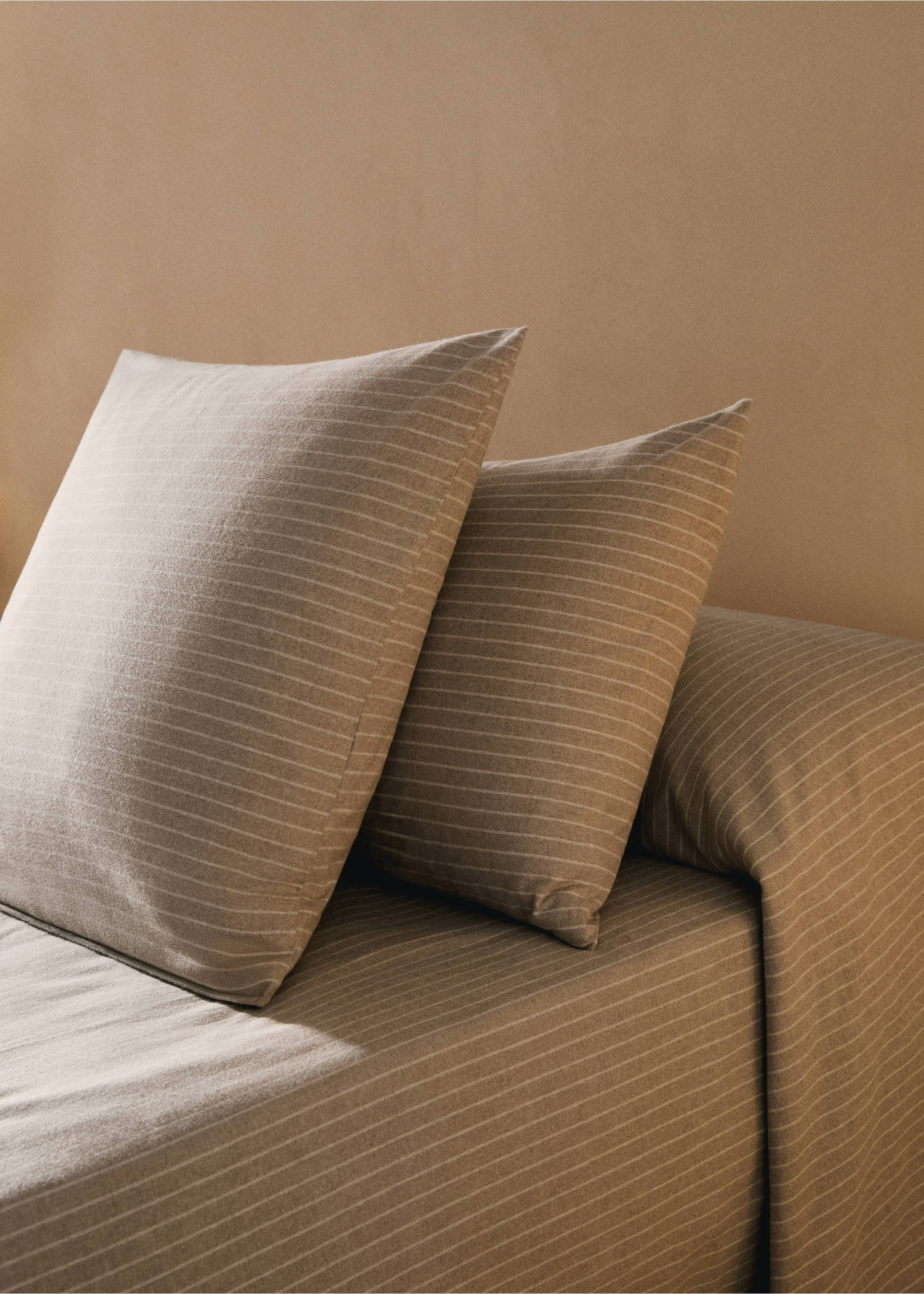 Two cotton flannel pillowcases with melange threads and fine stripes, 50x75cm - General plane, Beige. Ref: 17018282-00.