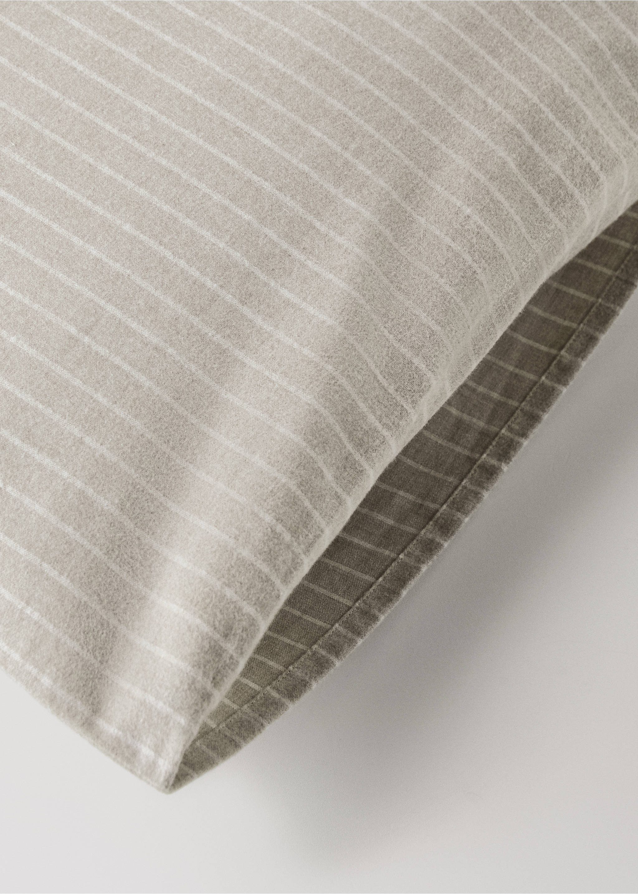 Two cotton flannel pillowcases with melange threads and fine stripes, 50x75cm - Details of the article 3, Beige. Ref: 17018282-00.