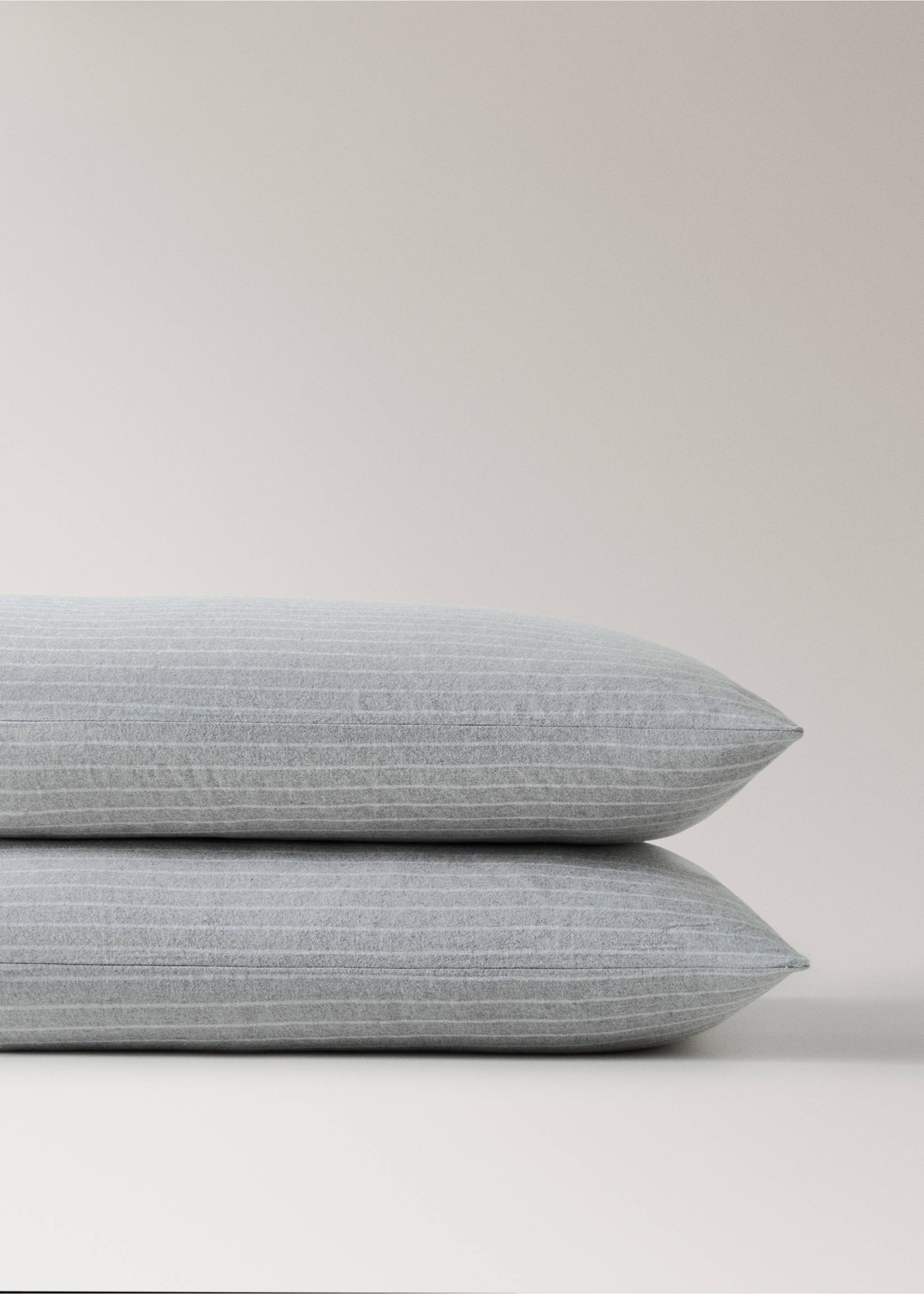 Two cotton flannel pillowcases with melange threads and fine stripes, 50x75cm - Details of the article 1, Grey. Ref: 17018282-00.