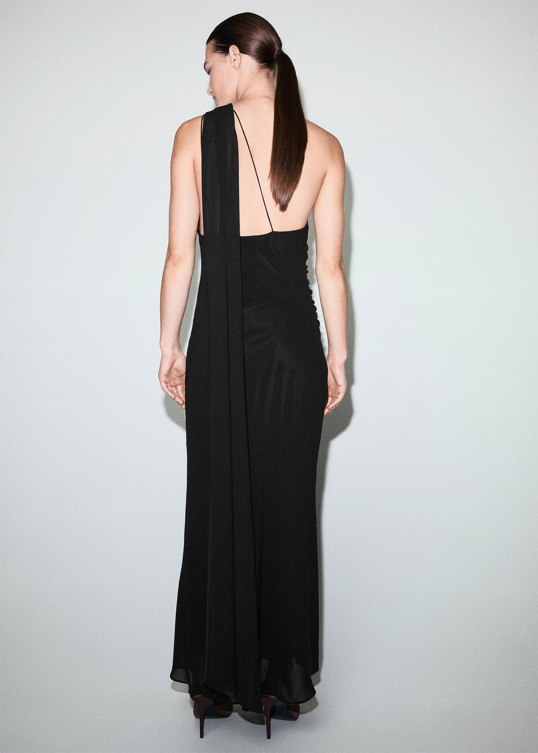Asymmetrisches Foulard-Kleid - Rückseite des Artikels