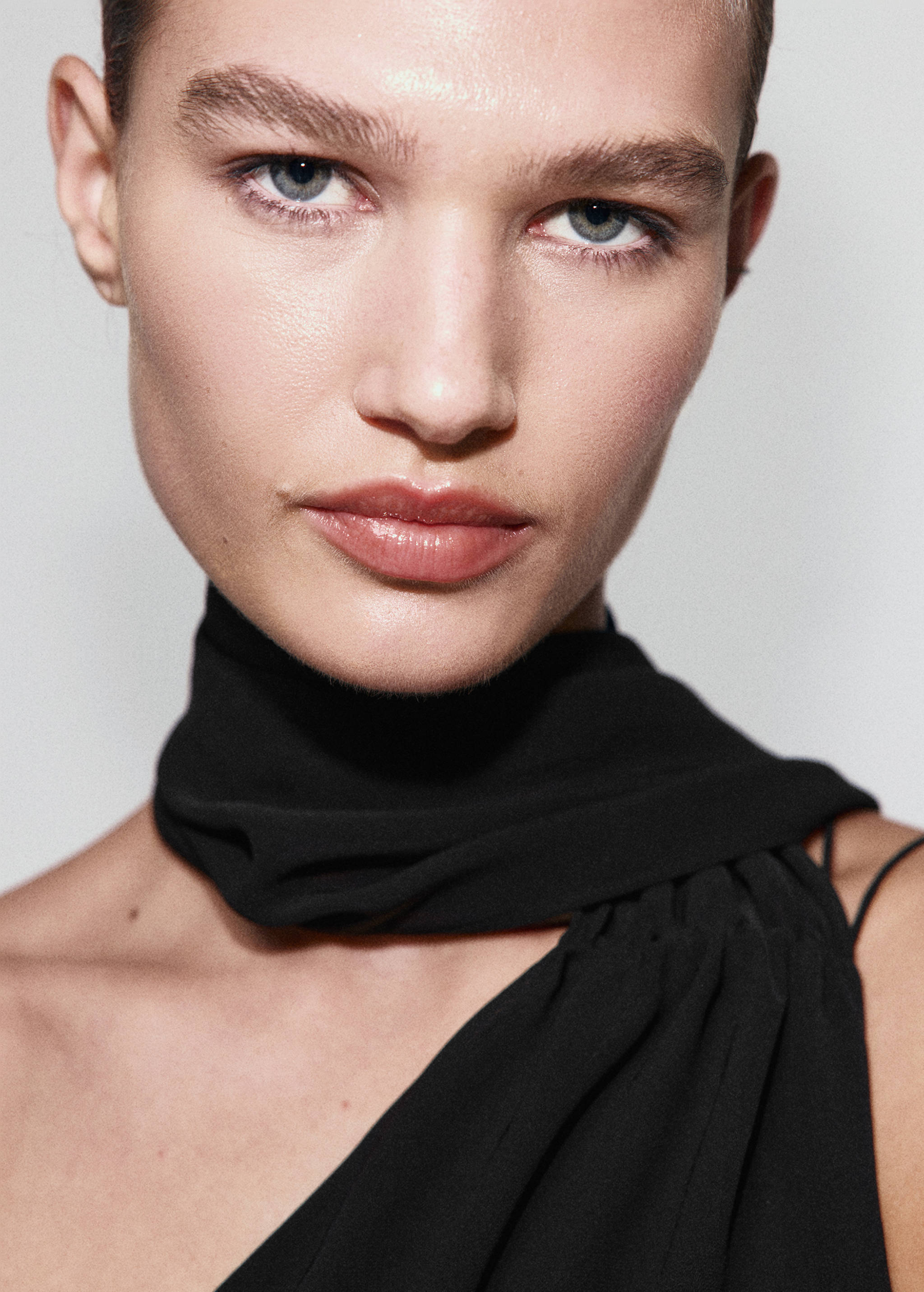 Asymmetrisches Foulard-Kleid - Detail des Artikels 1
