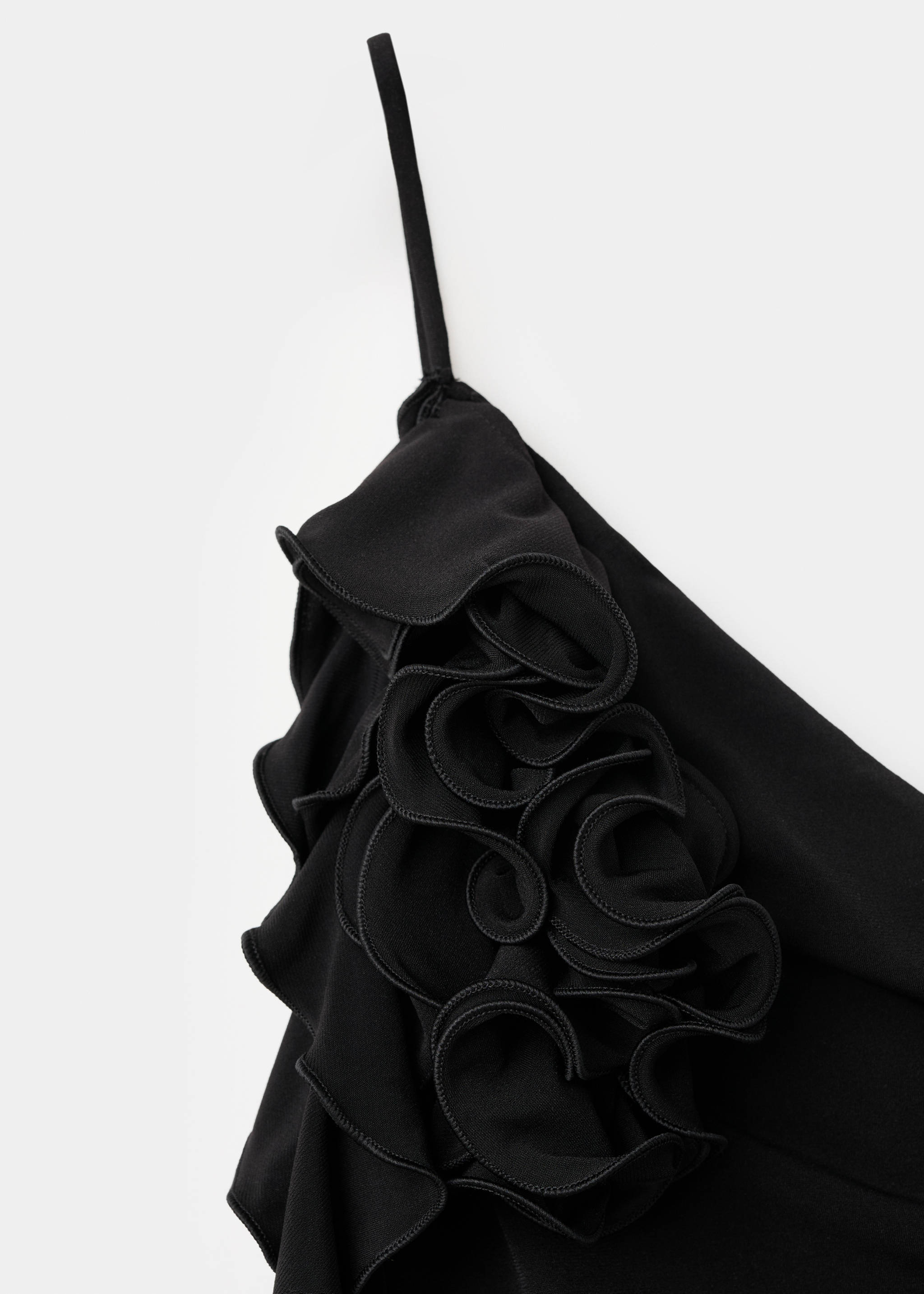 Asymmetrisches Top mit gerafftem Volantbesatz - Detail des Artikels 8