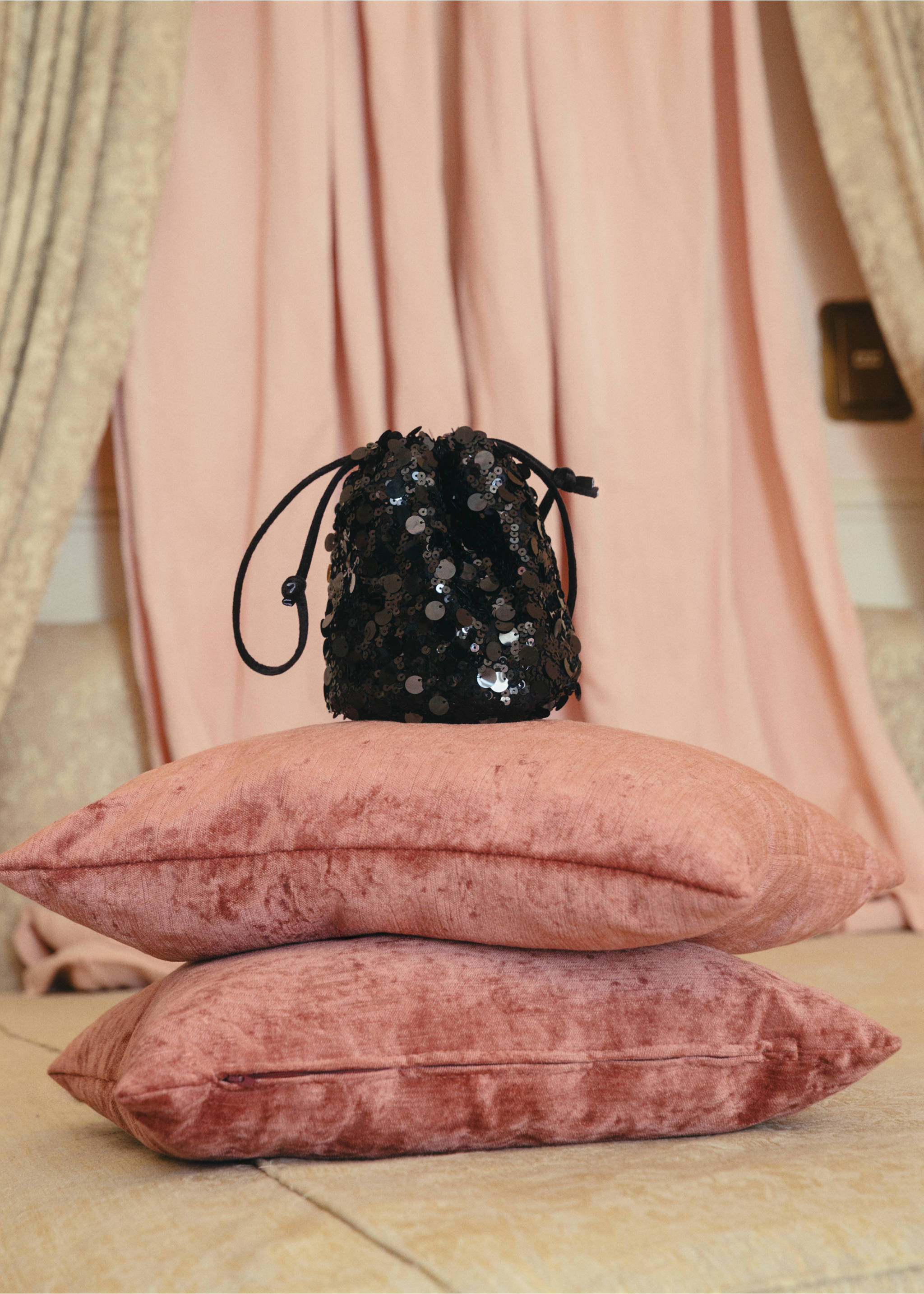 Mini handbag with sequins - Details of the article 5, Black. Ref: 17019210-00.