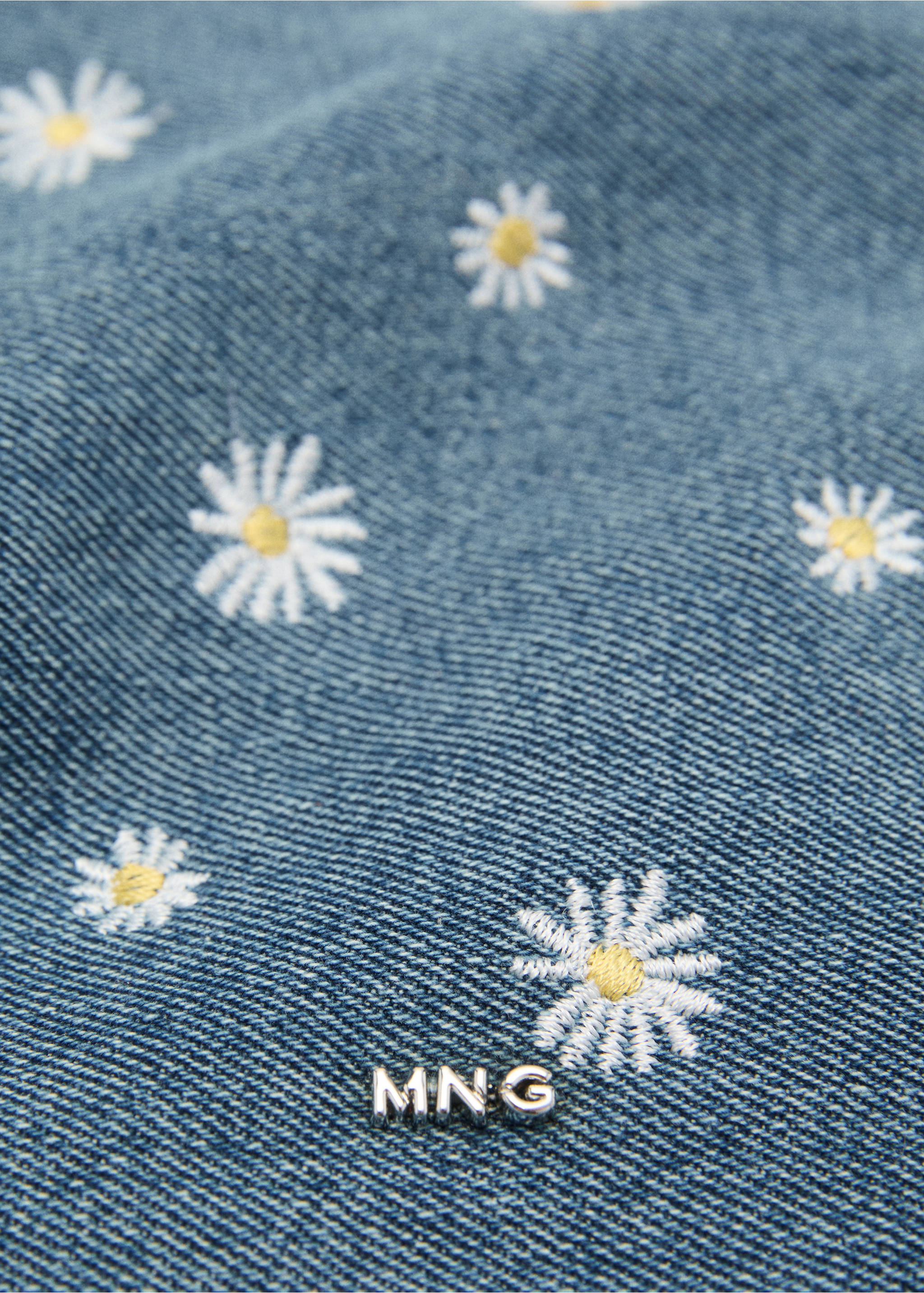 Denim toiletry bag embroidered with flowers - Details of the article 2, Dark Blue. Ref: 17021125-00.