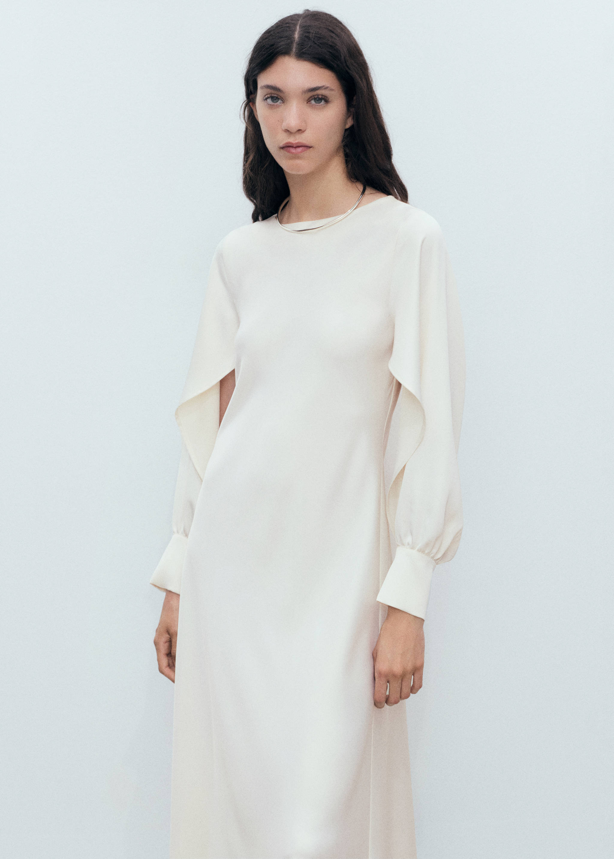 Satin dress with slit sleeves - Medium plane