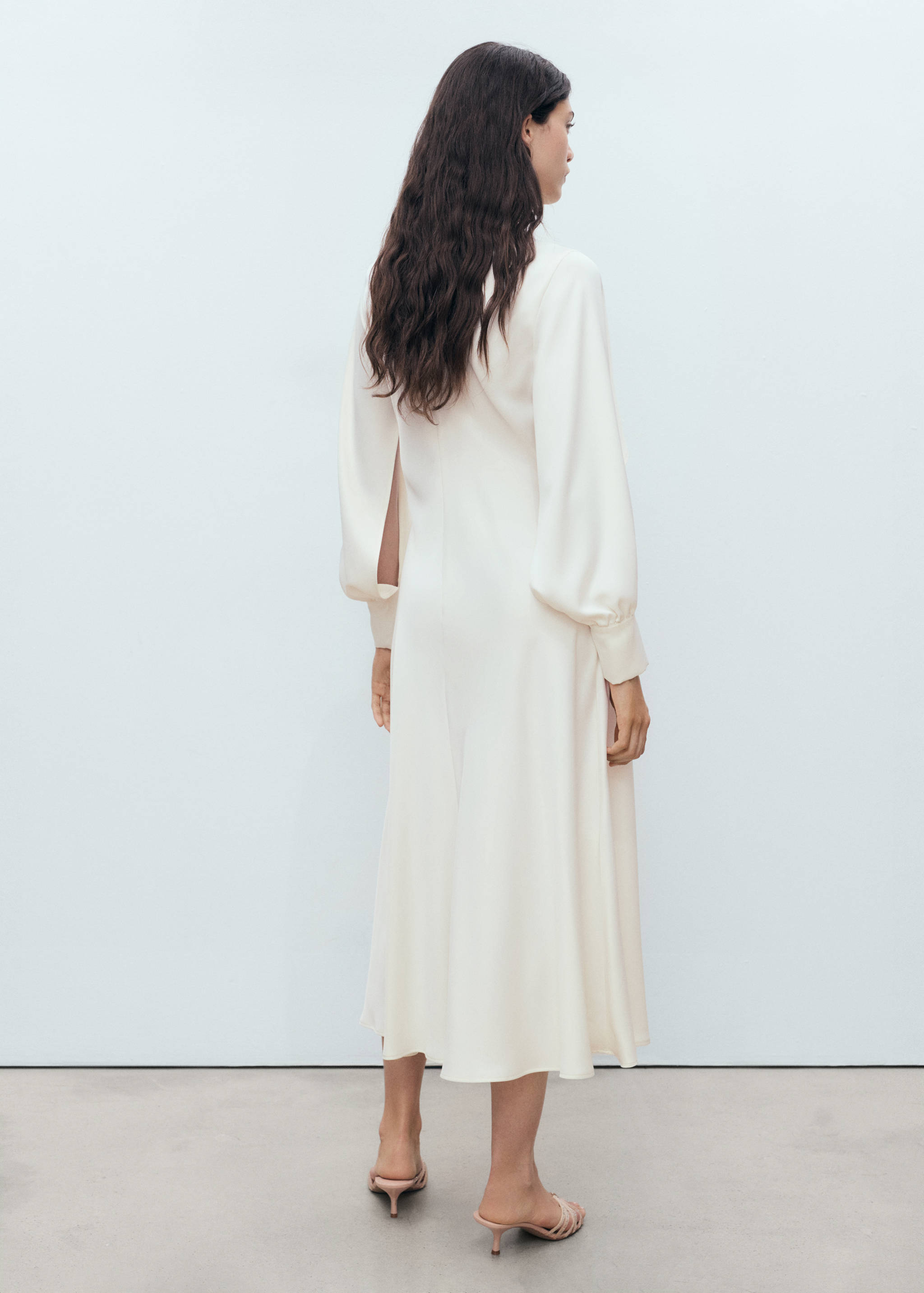 Satin dress with slit sleeves - Reverse of the article
