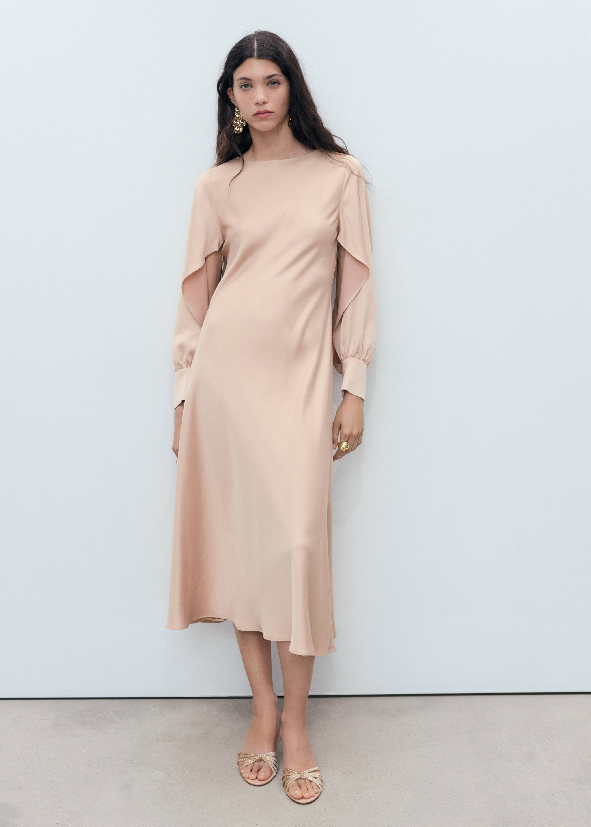 Satin dress with slit sleeves - General plane