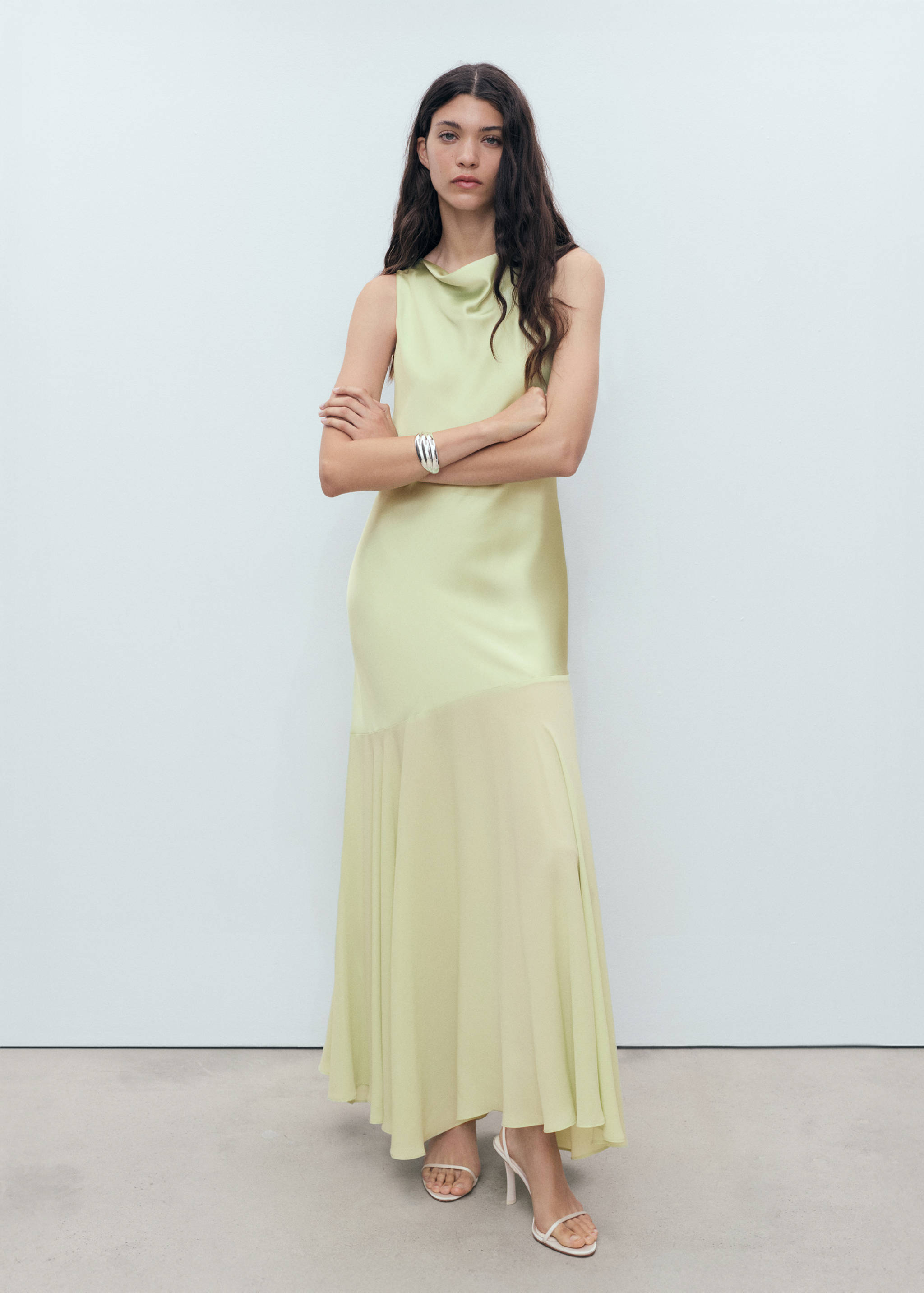 Combined dress with asymmetrical cut - General plane
