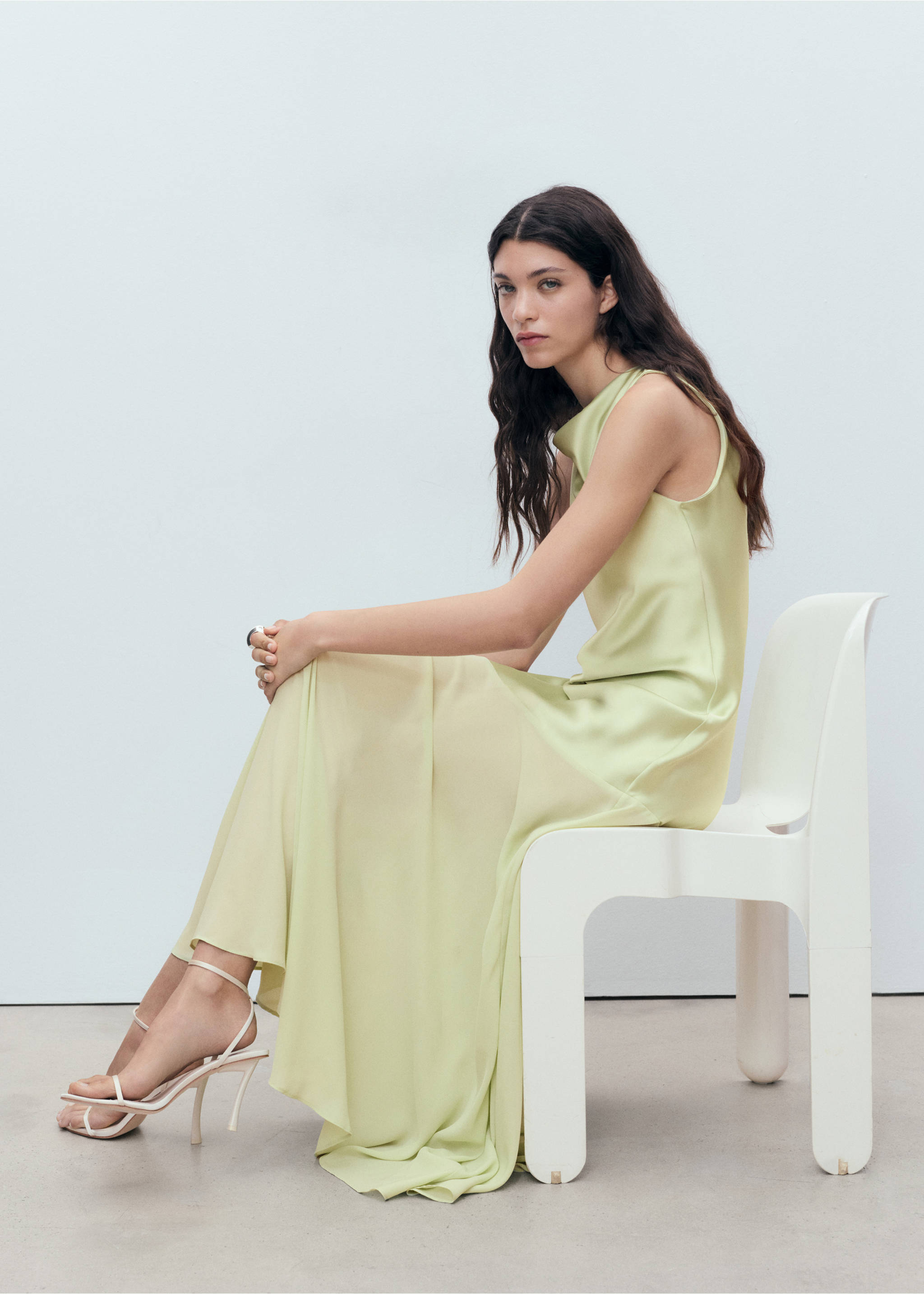 Combined dress with asymmetrical cut - Details of the article 2, Green. Ref: 17021127-00.