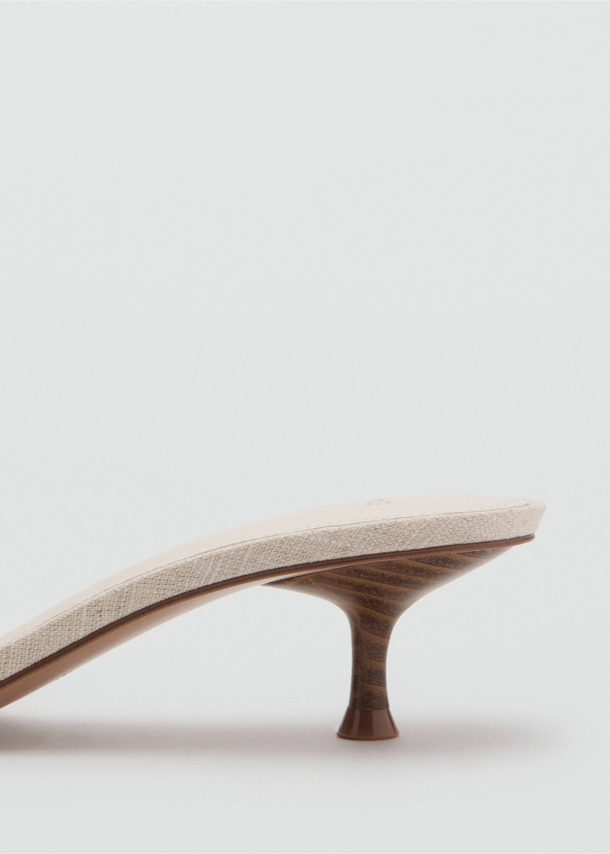 Kitten heel sandals - Details of the article 1, Beige. Ref: 17021128-00.