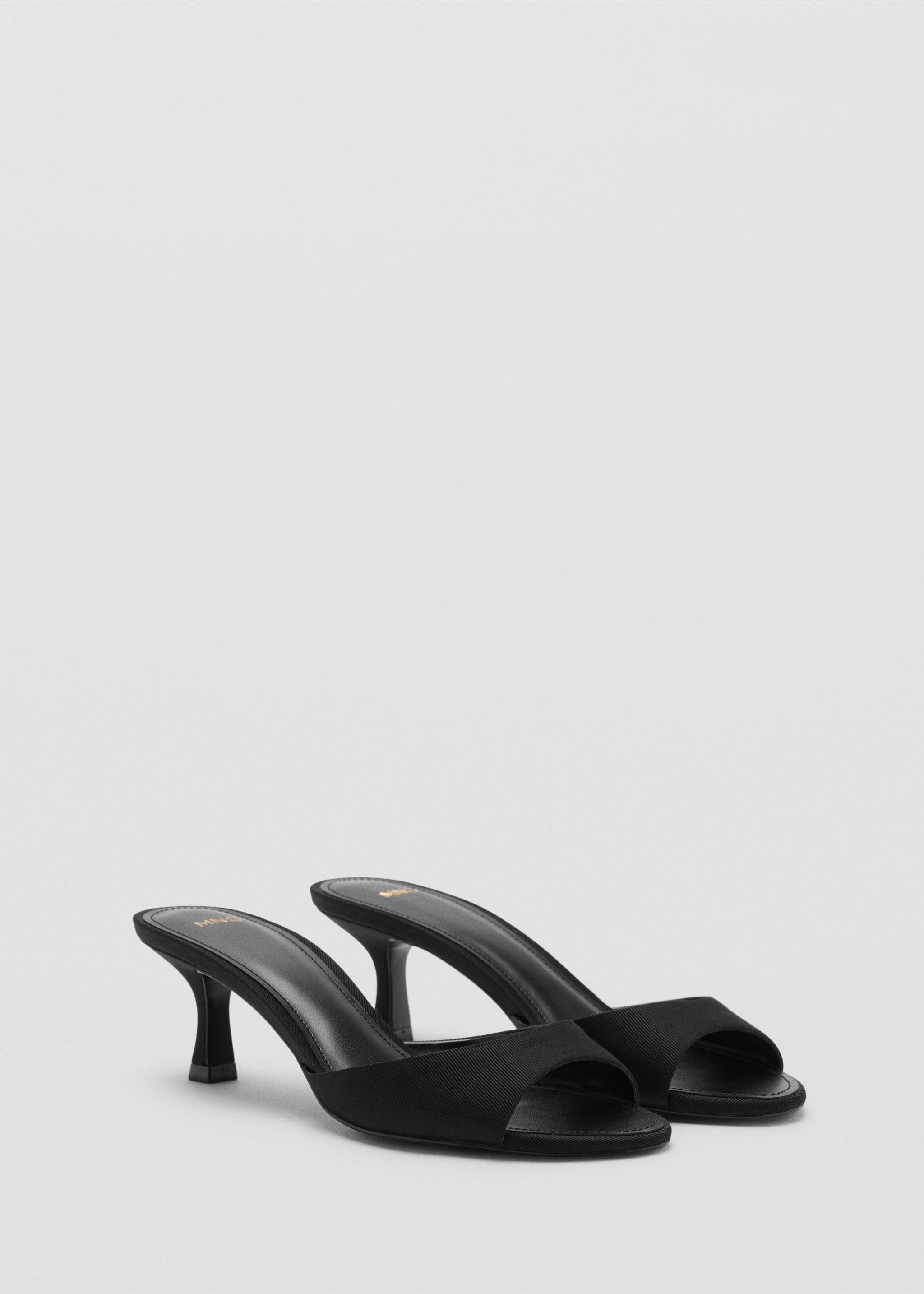 Kitten-heel sandals with strap - Medium plane, Black. Ref: 17021130-00.