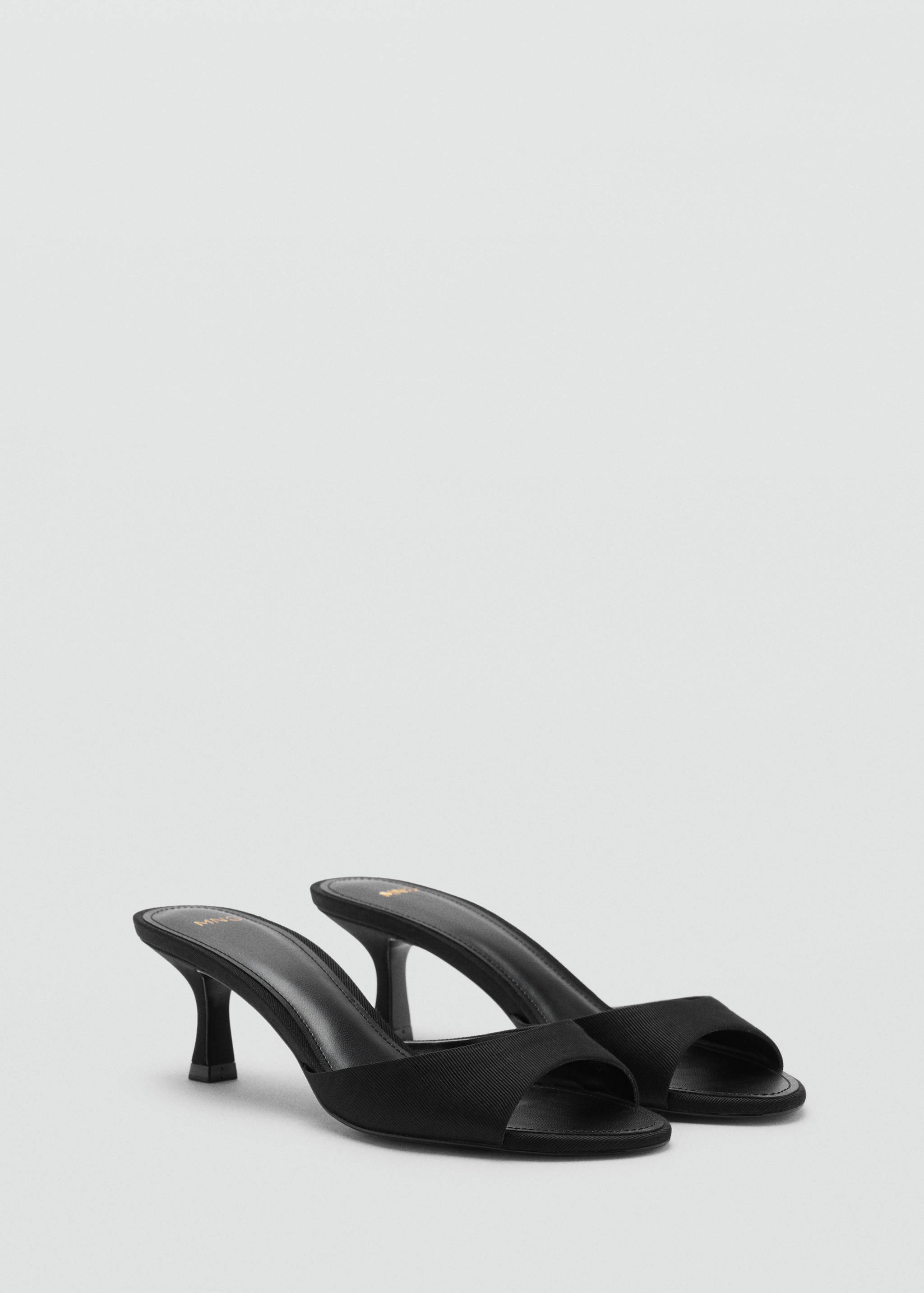 Kitten-heel sandals with strap - Medium plane