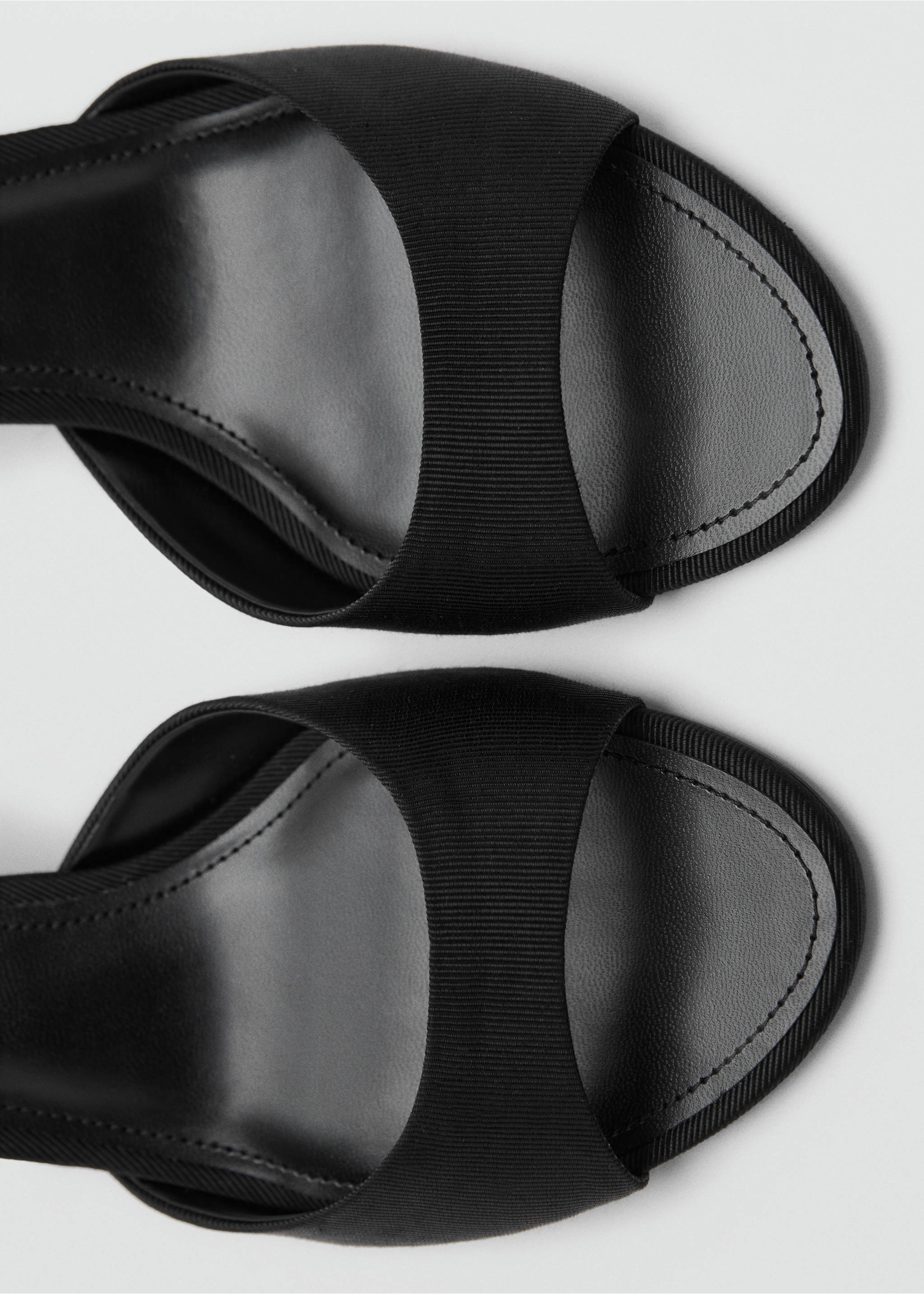 Kitten-heel sandals with strap - Details of the article 2, Black. Ref: 17021130-00.