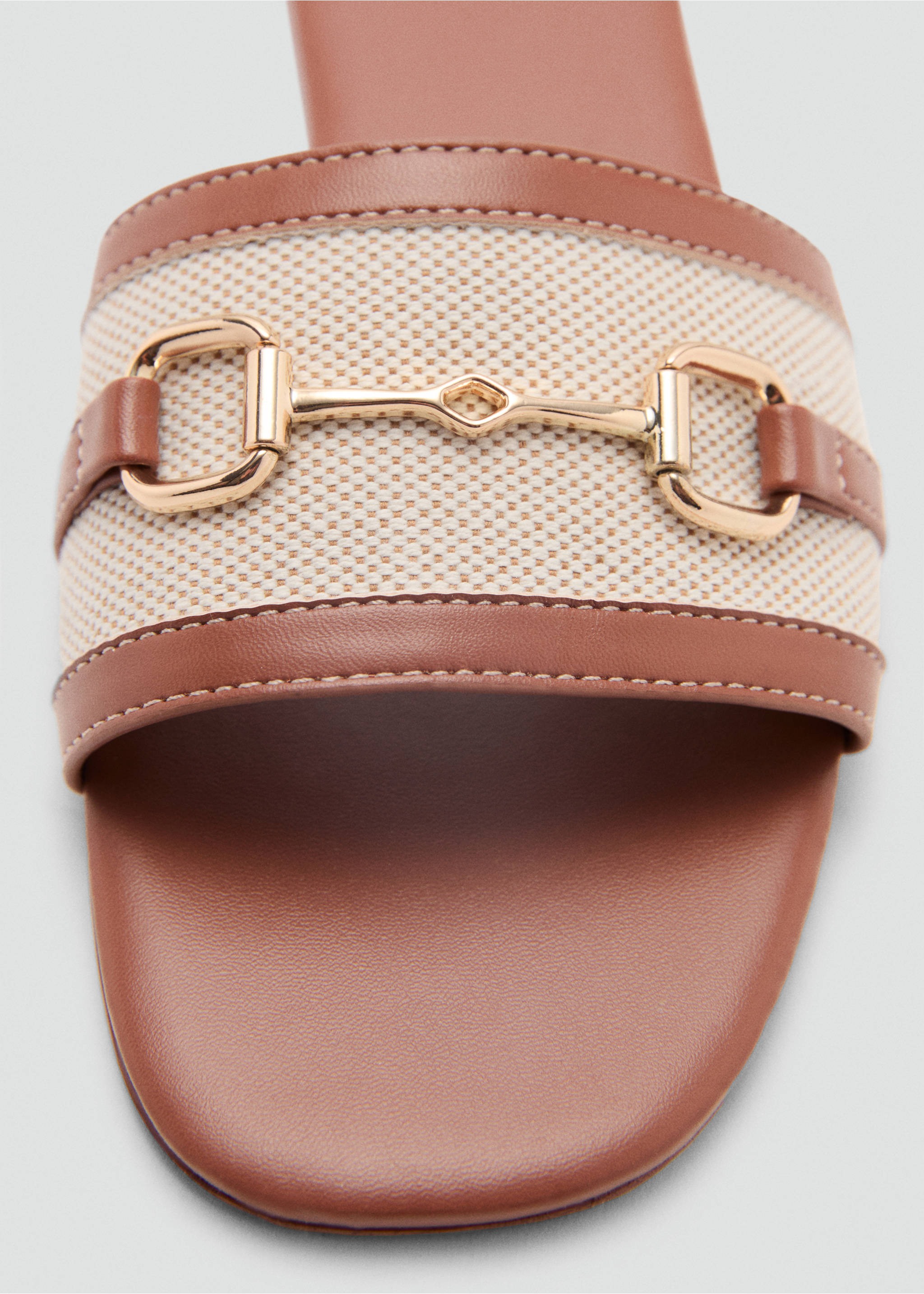 Sandals with buckle strap - Details of the article 2, Leather. Ref: 17021131-00.
