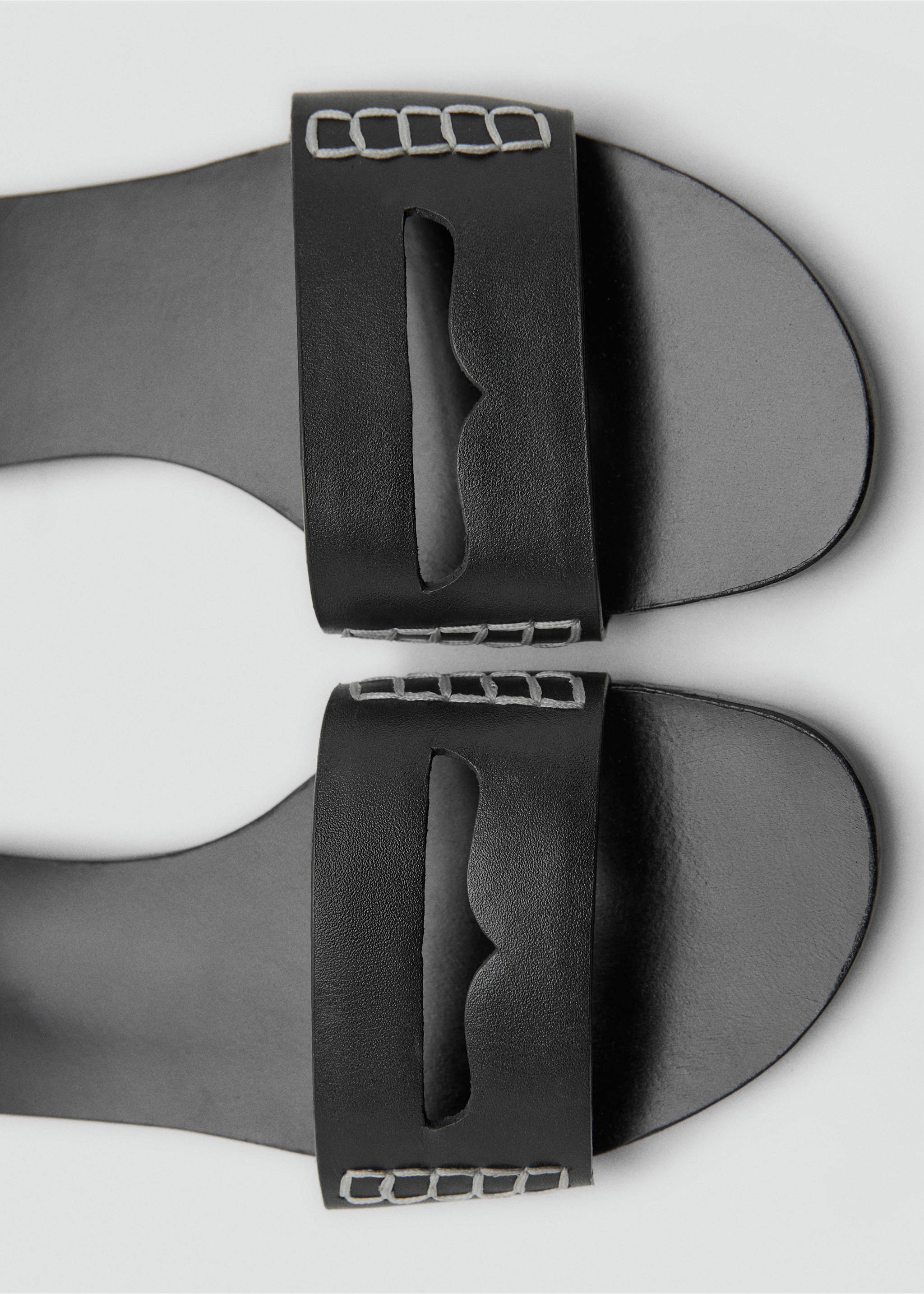 Leather sandals with a wide strap - Details of the article 2, Black. Ref: 17021133-00.