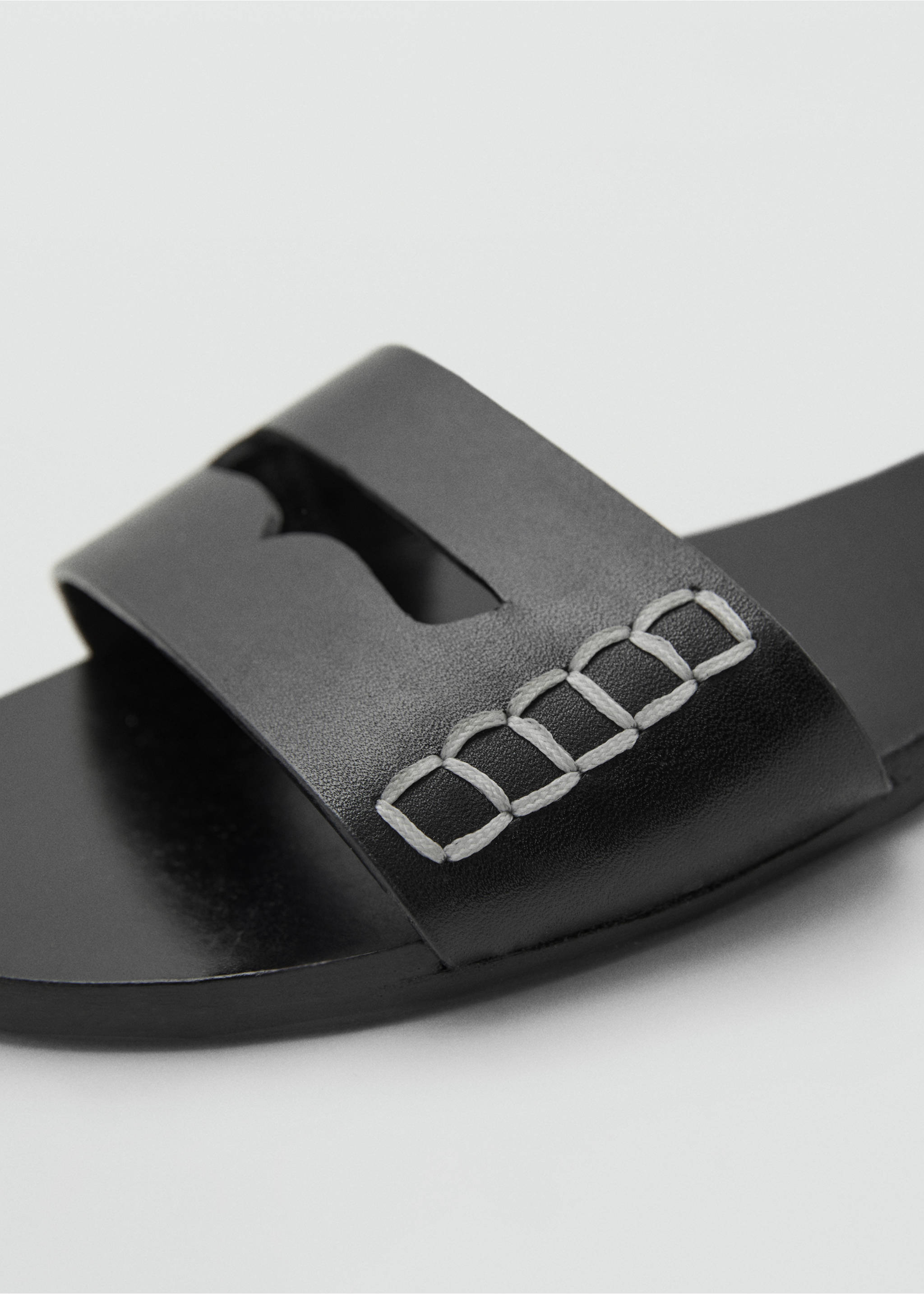 Leather sandals with a wide strap - Details of the article 3, Black. Ref: 17021133-00.