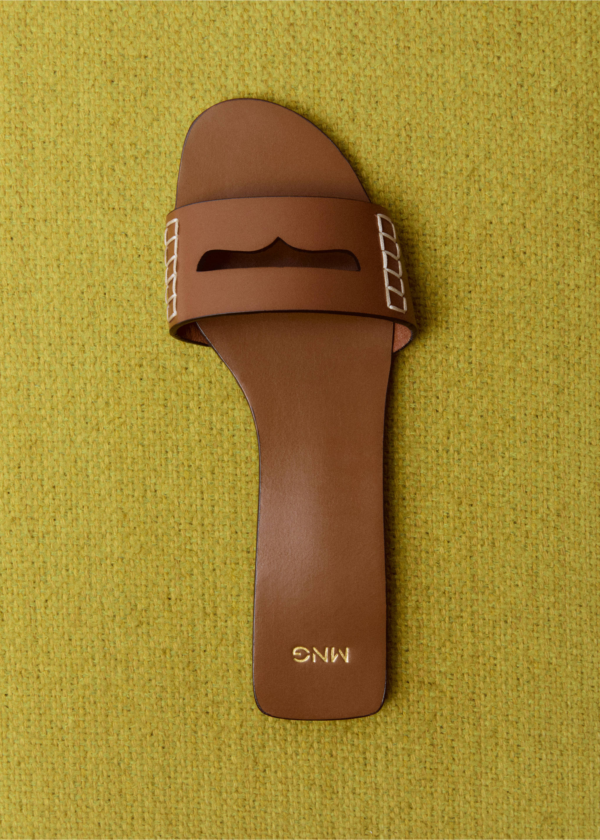 Leather sandals with a wide strap - Details of the article 5, Leather. Ref: 17021133-00.