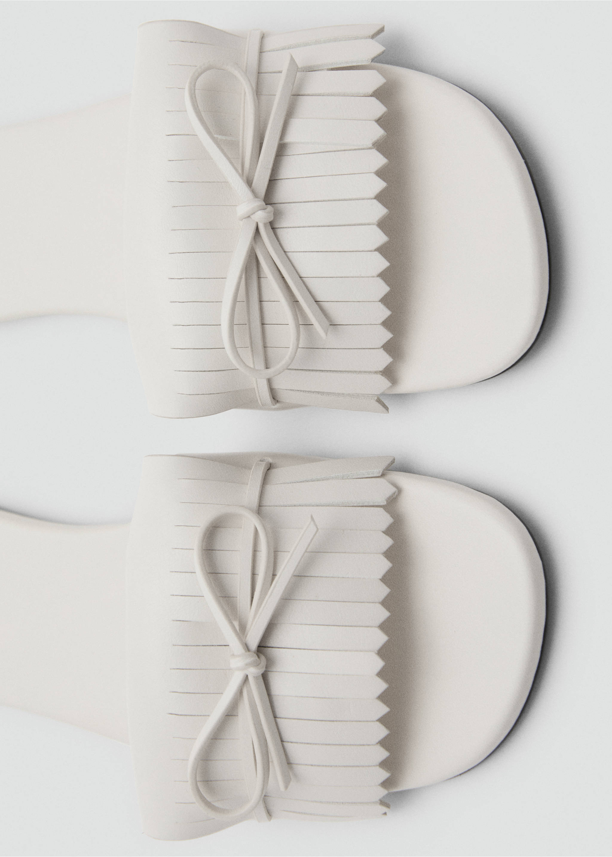 Fringed sandals with bow detail - Details of the article 2, White. Ref: 17021141-00.