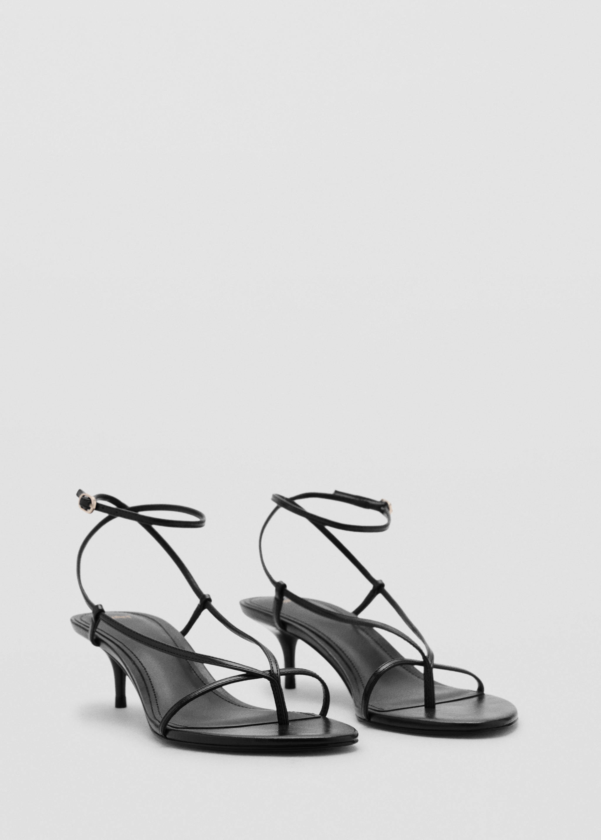 Heeled sandals with thin strap - Medium plane