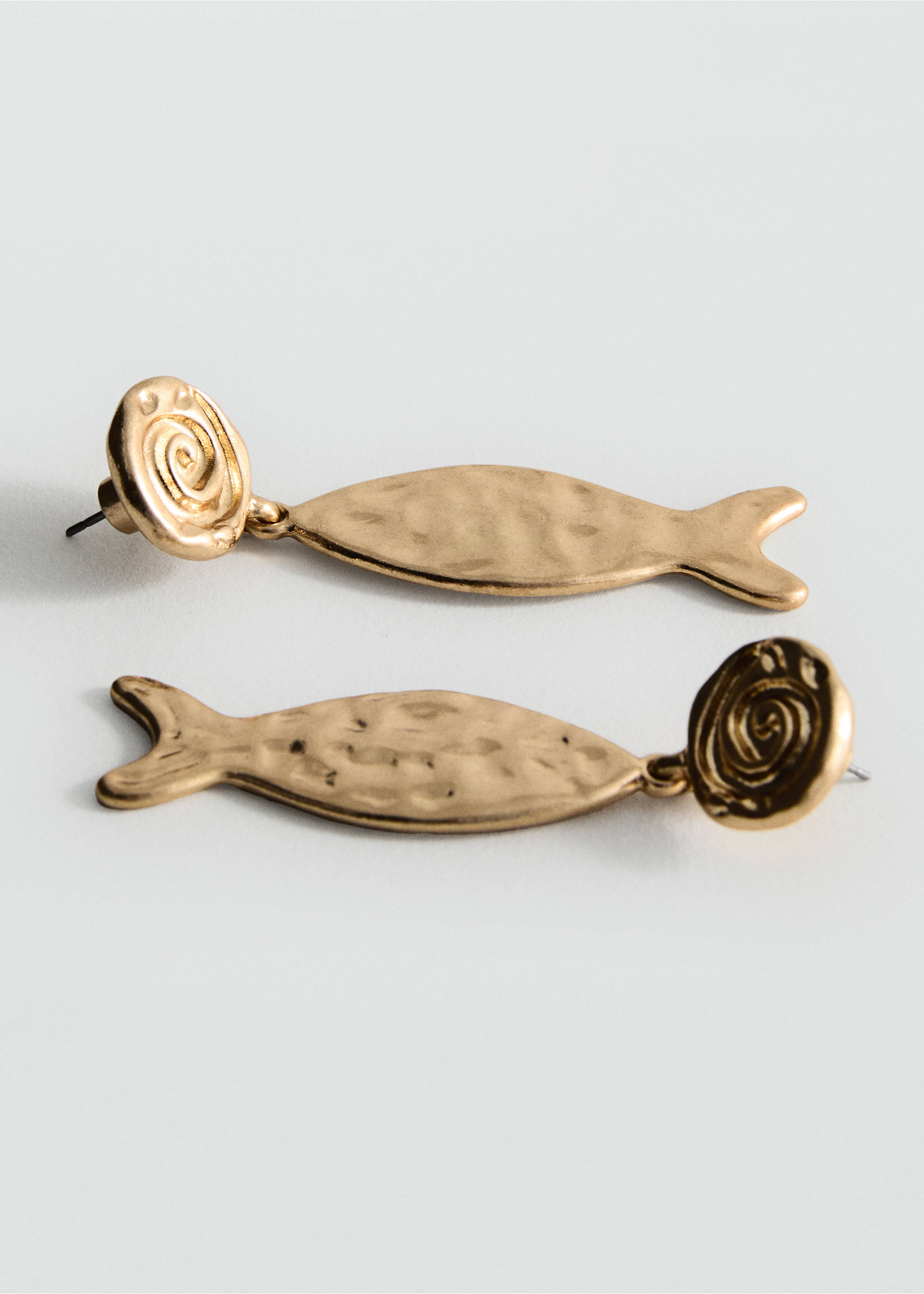 Boucles d'oreilles poisson texturé - Plan moyen, Or. Ref: 17021145-00.