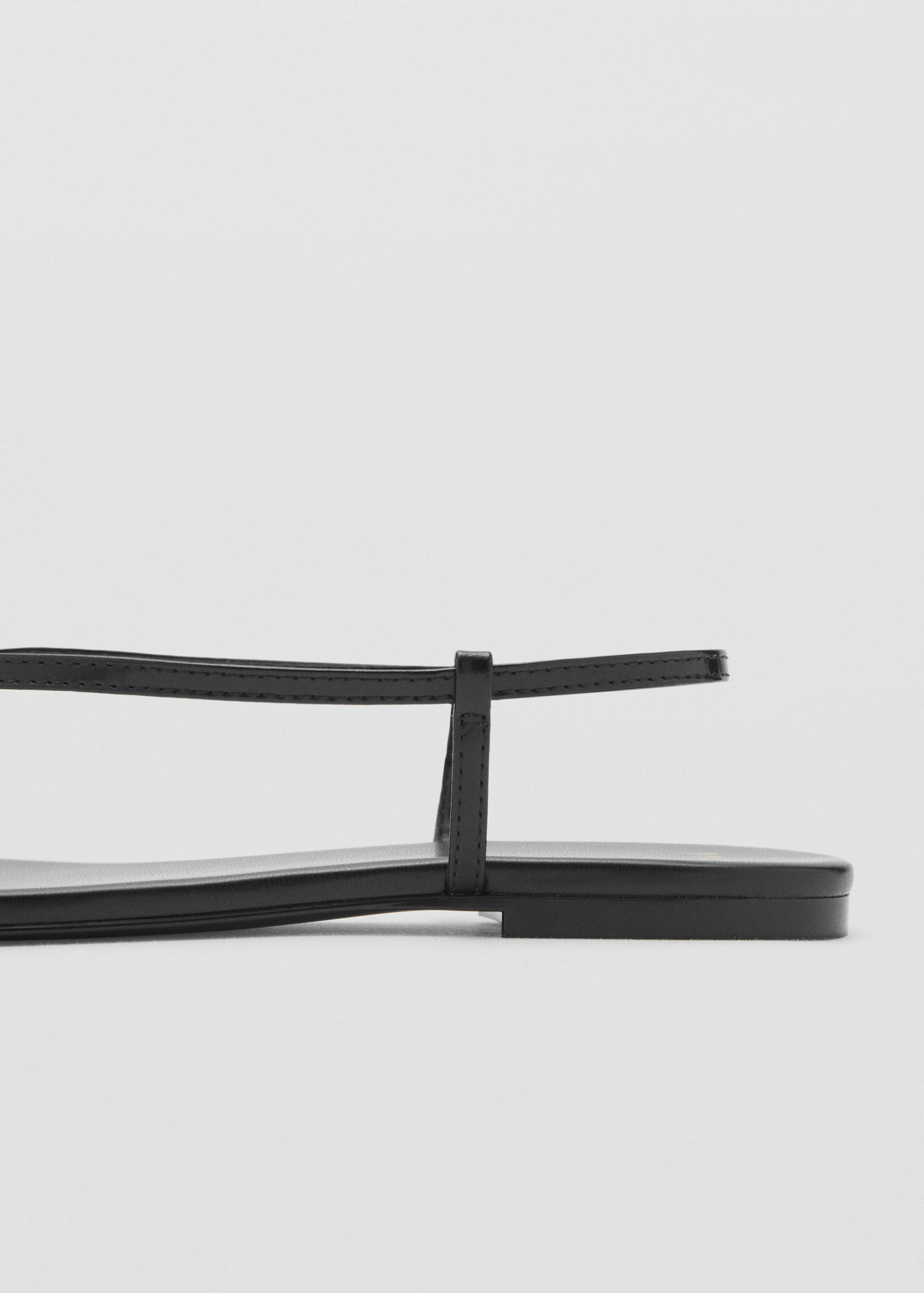 Riemchensandalen aus Leder mit kontrastierender Zehenpartie - Detail des Artikels 1