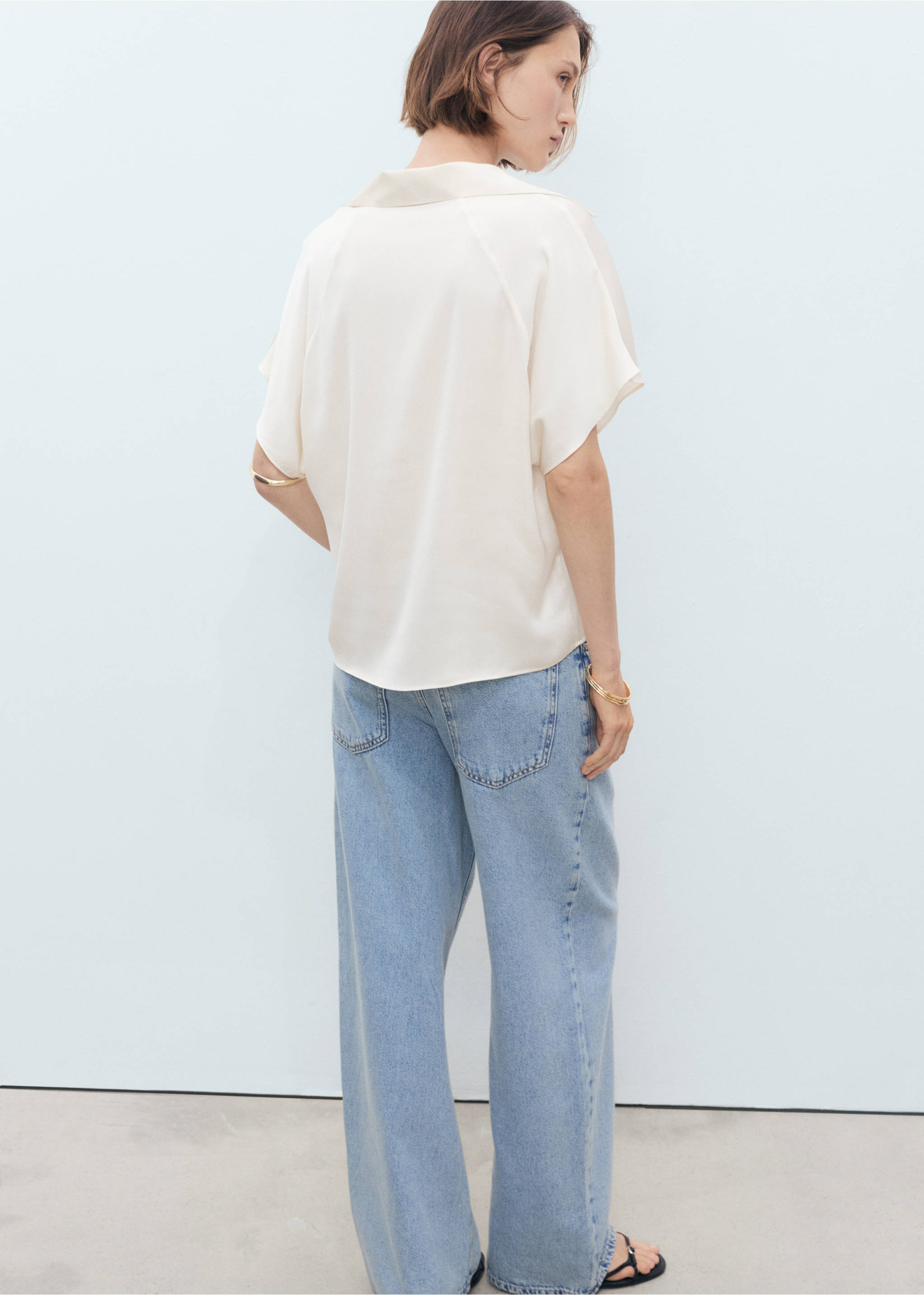 Short-sleeved satin shirt - Reverse of the article, Off White. Ref: 17021156-00.