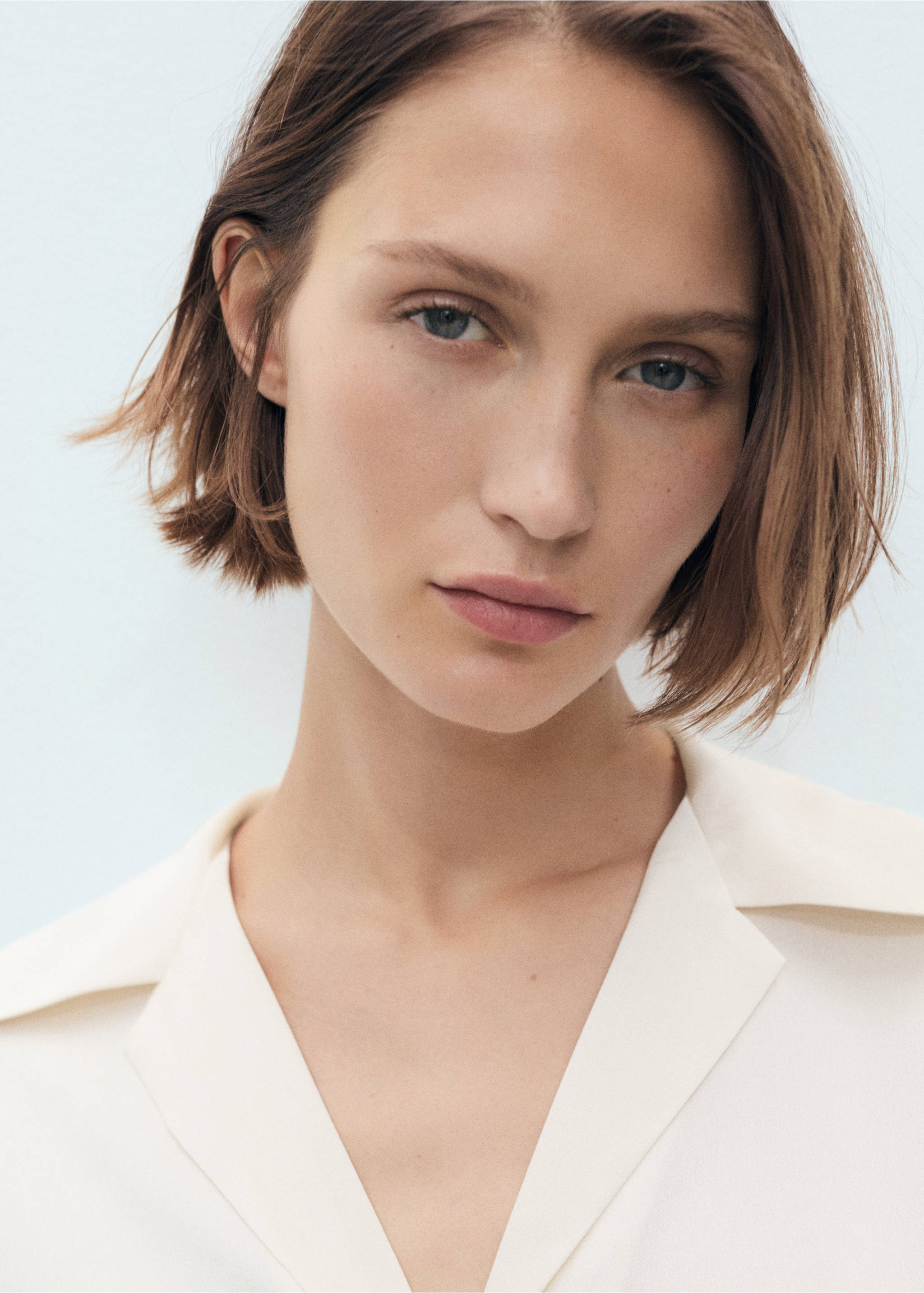 Short-sleeved satin shirt - Details of the article 1, Off White. Ref: 17021156-00.