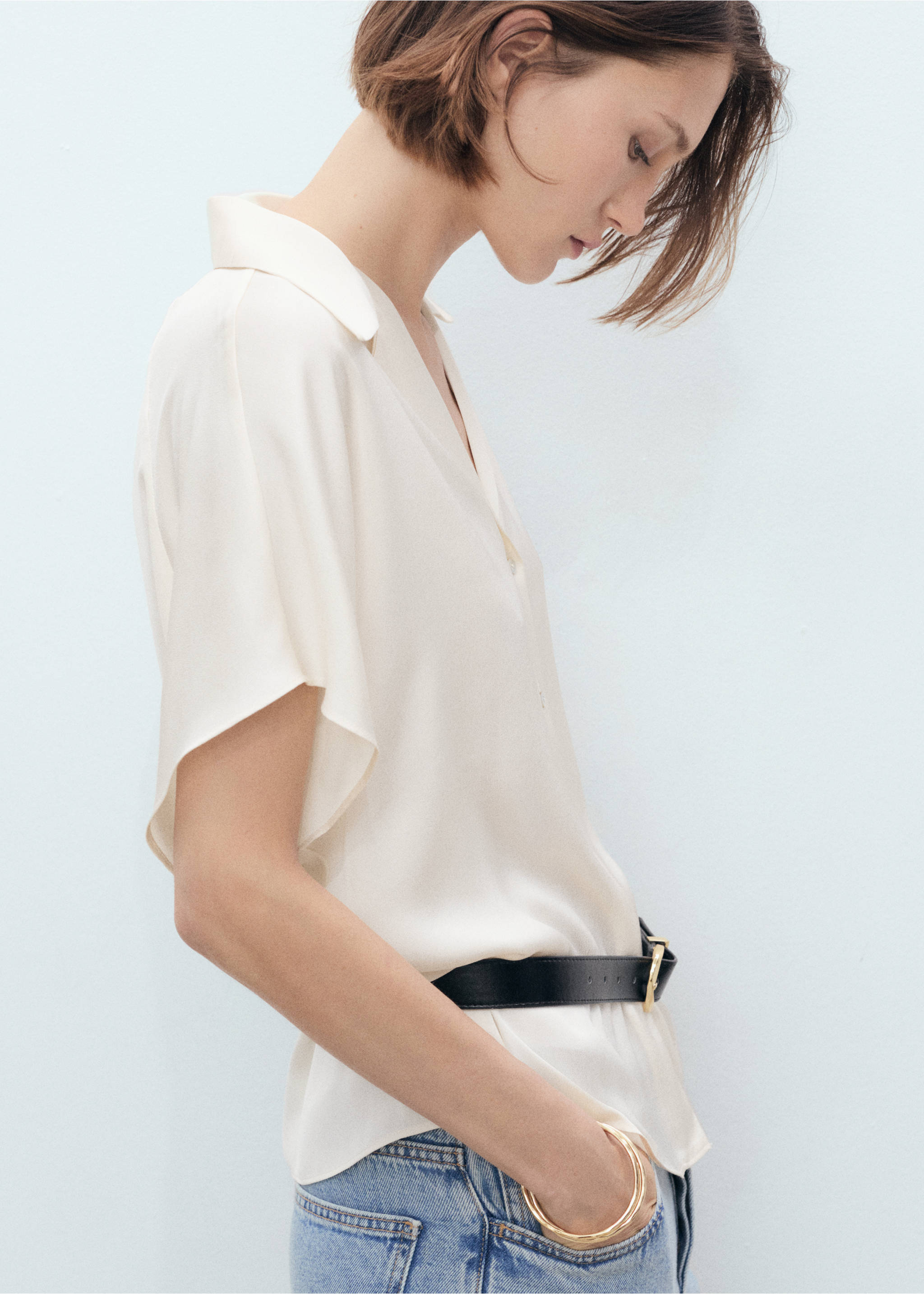 Short-sleeved satin shirt - Details of the article 6, Off White. Ref: 17021156-00.