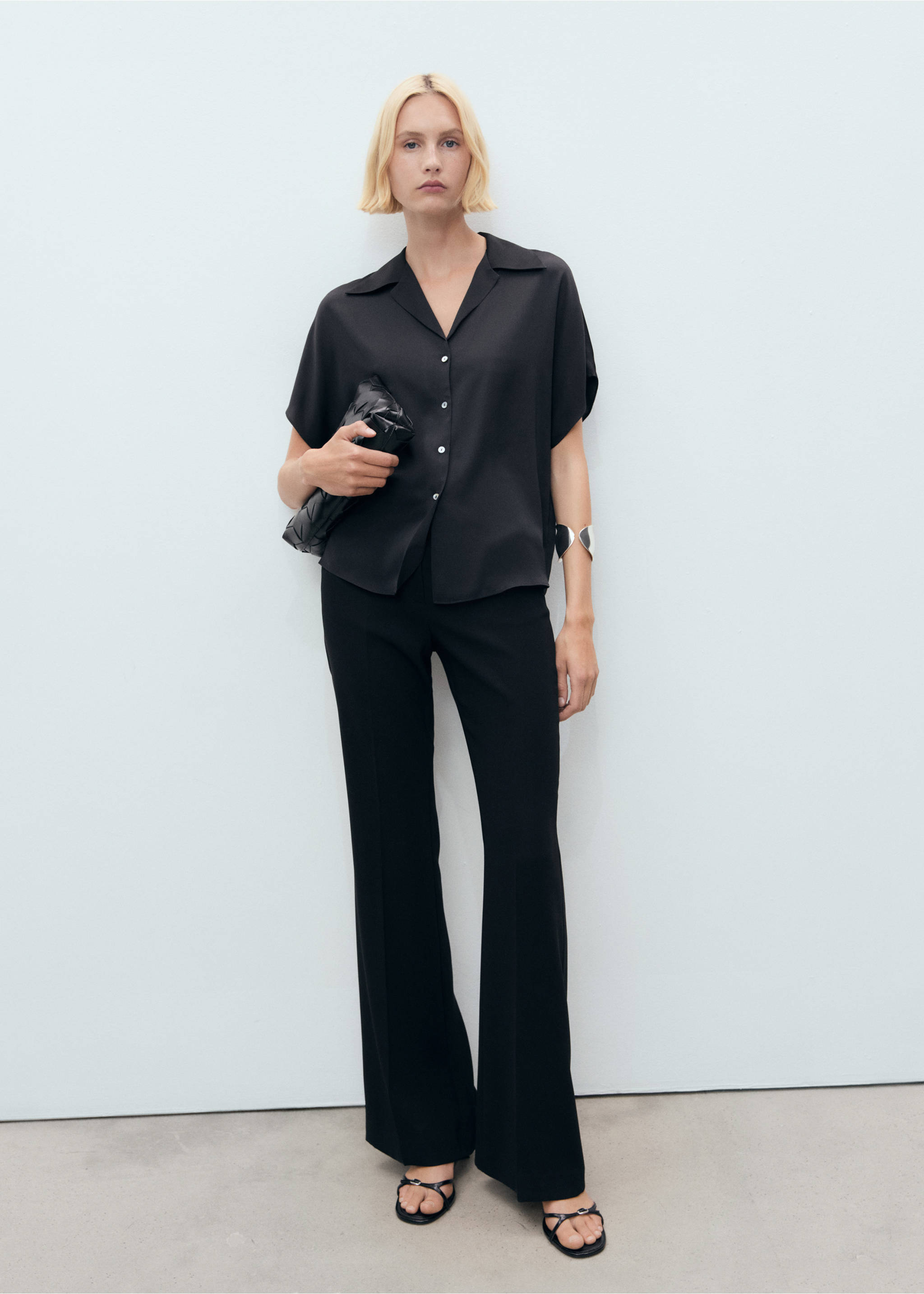 Short-sleeved satin shirt - General plane, Black. Ref: 17021156-00.