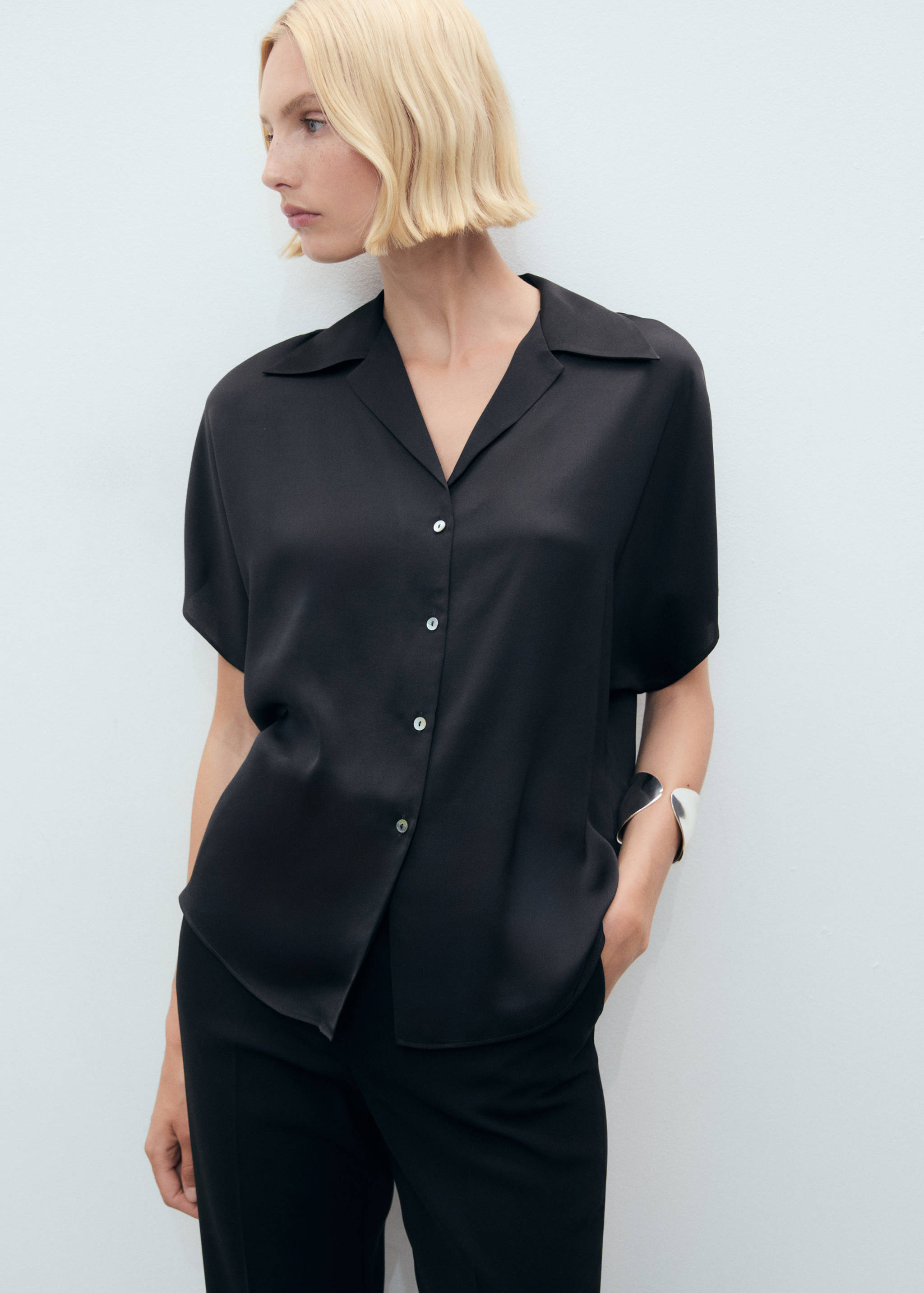 Short-sleeved satin shirt - Medium plane