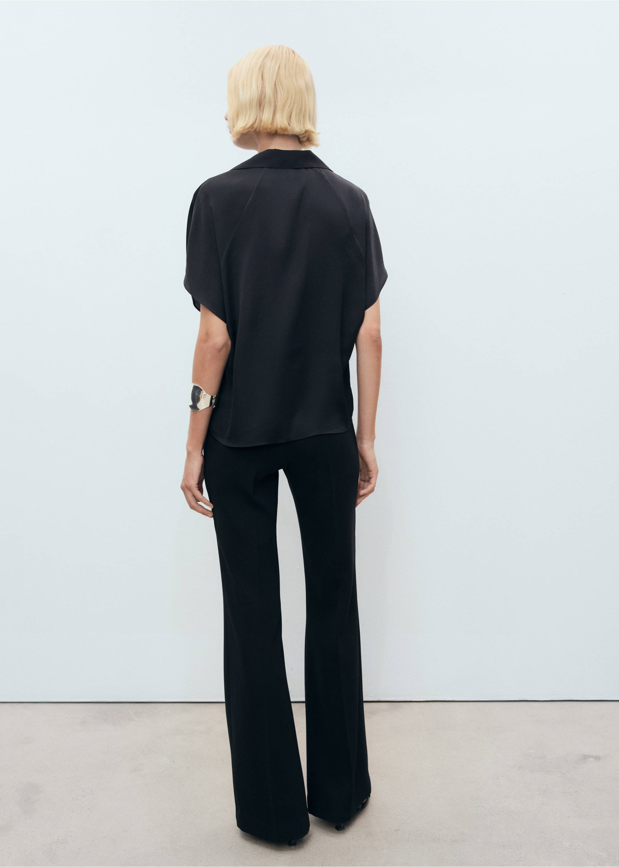 Short-sleeved satin shirt - Reverse of the article, Black. Ref: 17021156-00.