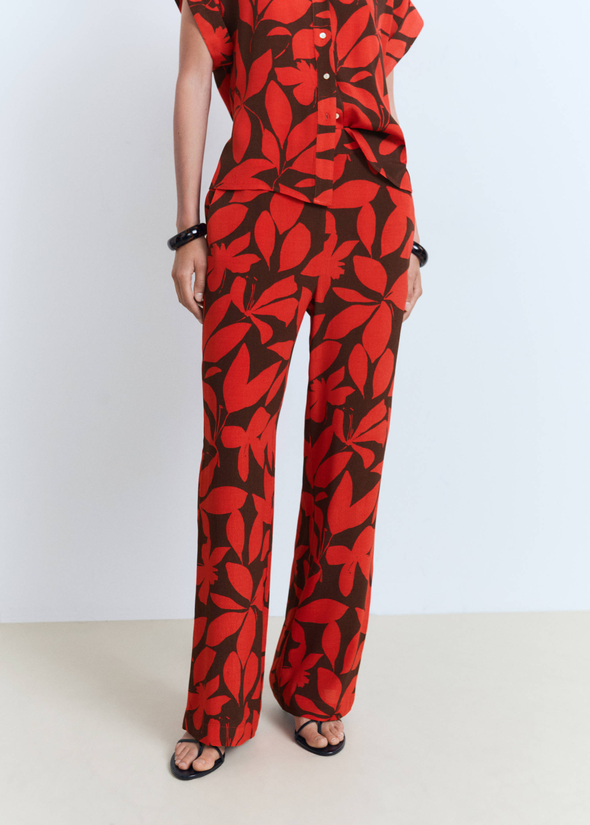 Pantalón fluido estampado - Plano medio