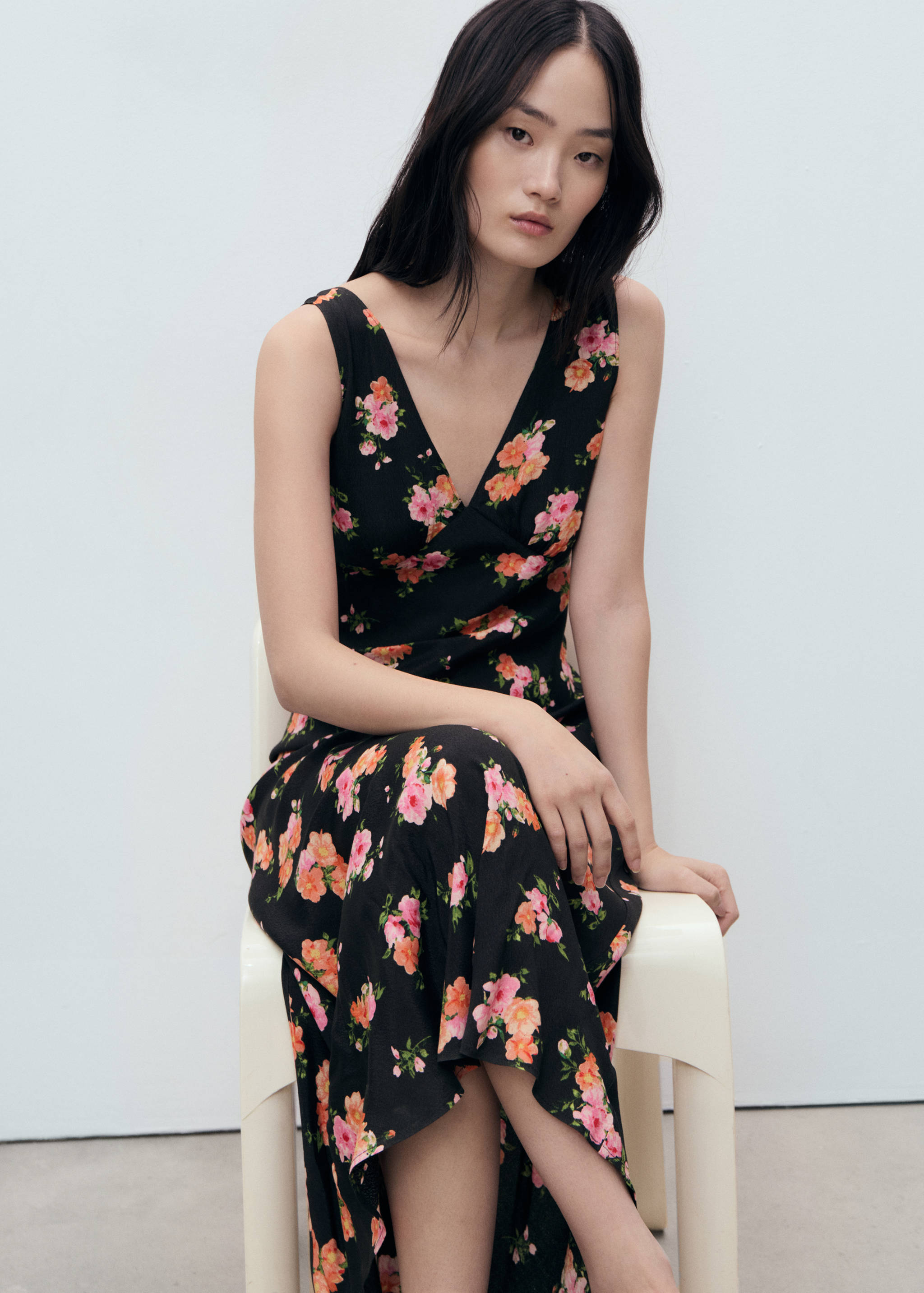 Langes Kleid mit Blumenmuster - Mittlere Ansicht